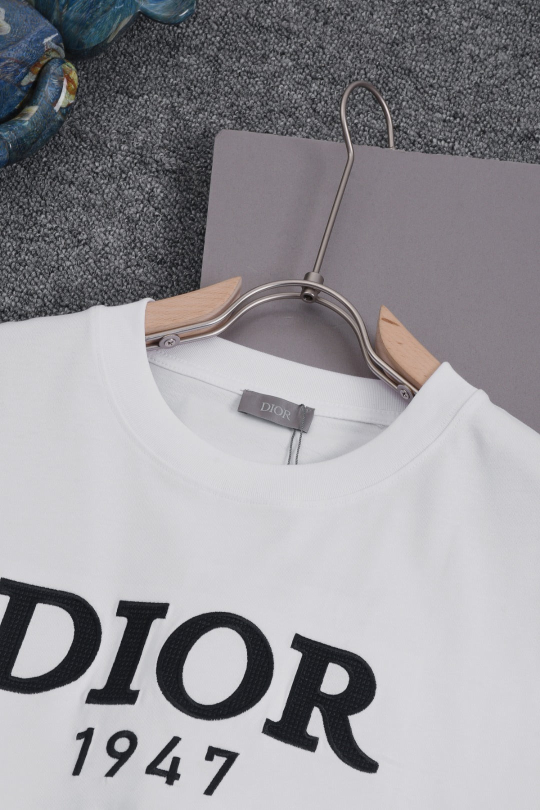 DIOR 25SS Classic 1947 Embroidered Logo T-Shirt | Pure Cotton | XS–L | Black/White/Green