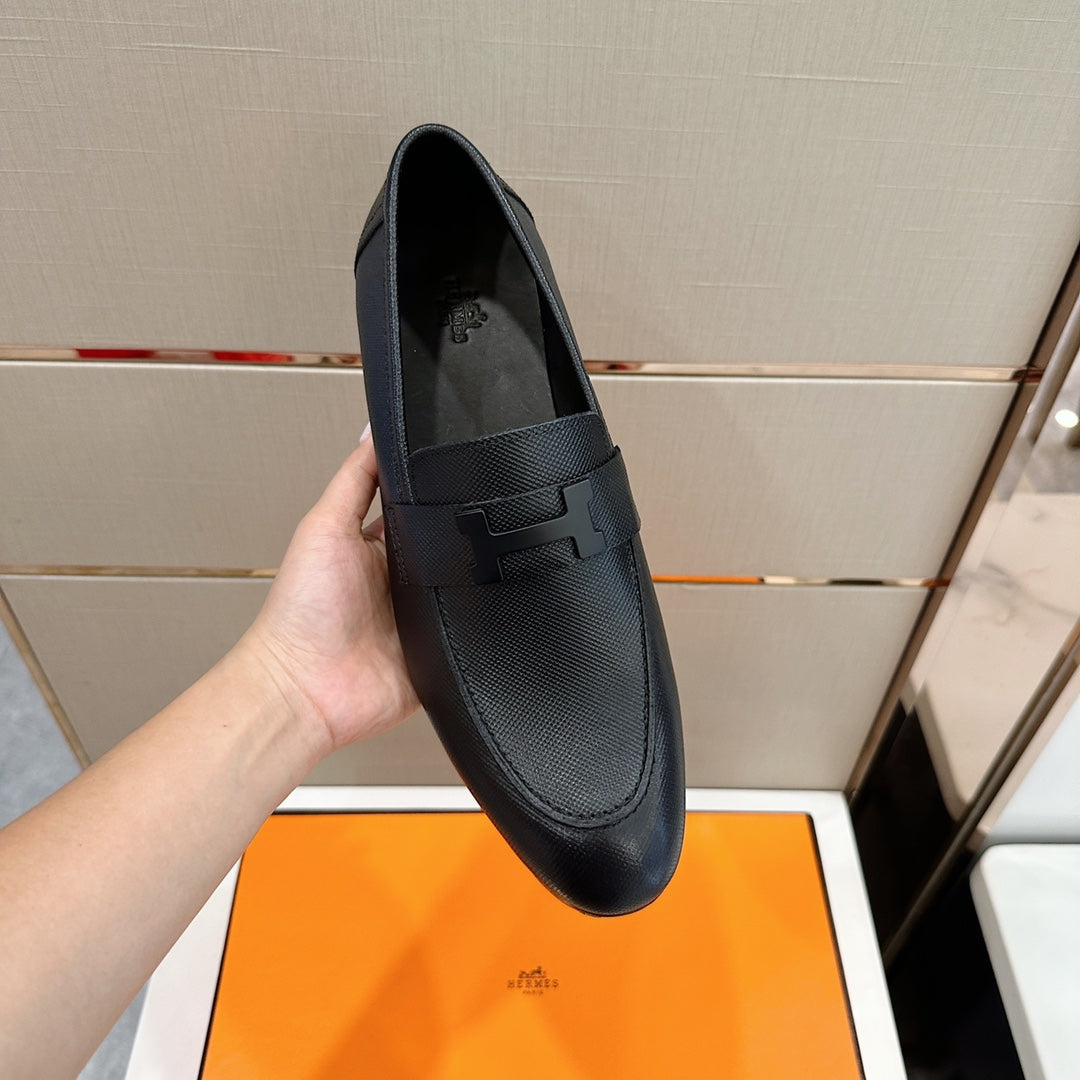 Hermès Loafers – Double H Buckle, Handmade Leather Sole, Elegant Gentleman Style