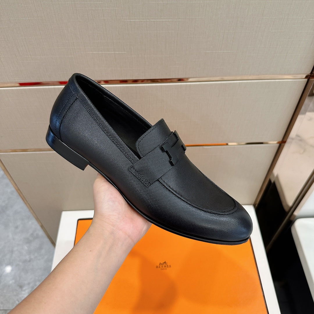 Hermès Loafers – Double H Buckle, Handmade Leather Sole, Elegant Gentleman Style