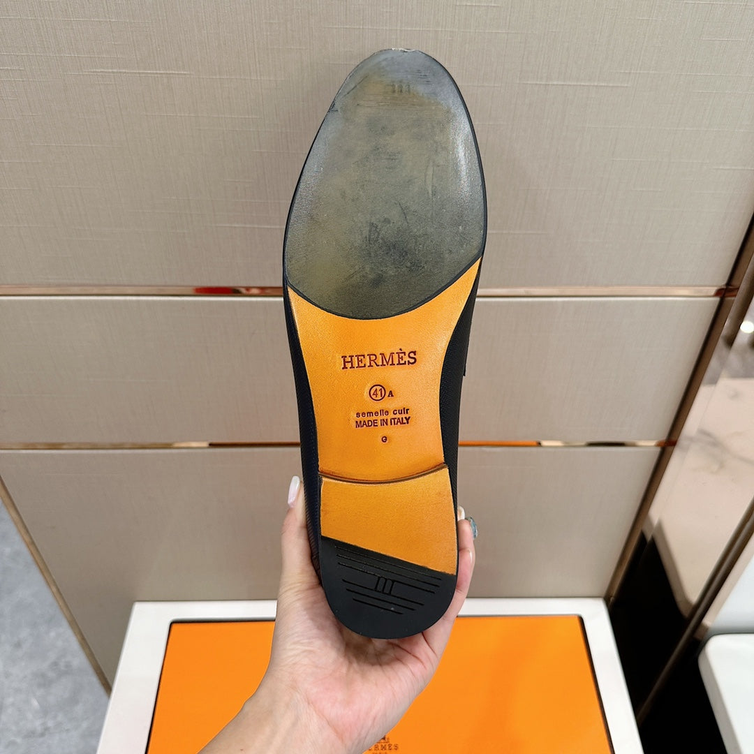 Hermès Loafers – Double H Buckle, Handmade Leather Sole, Elegant Gentleman Style