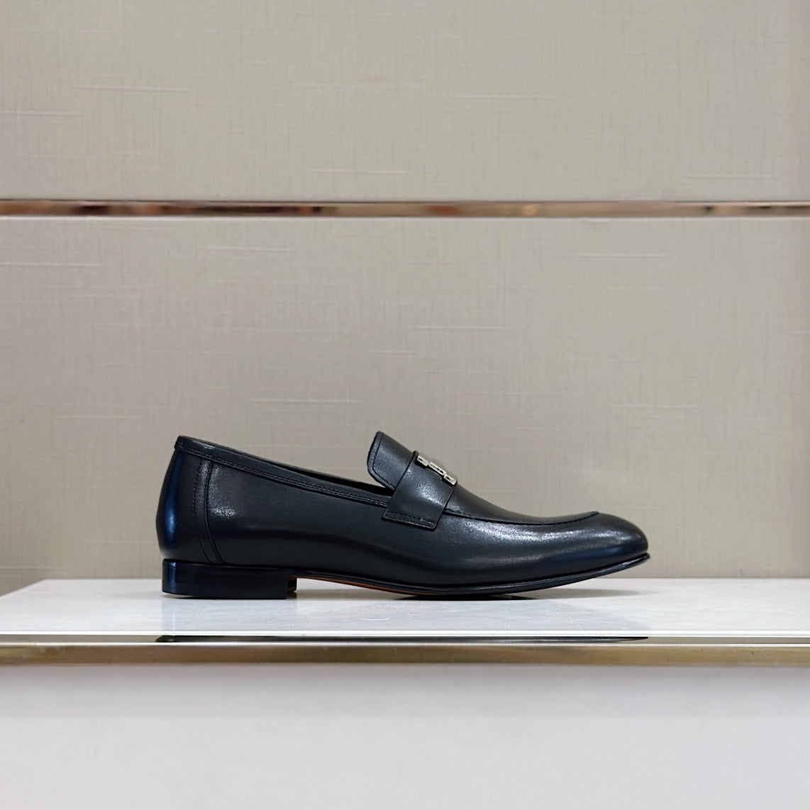 Hermès Loafers – Double H Buckle, Handmade Genuine Leather Sole, Elegant Gentleman Style