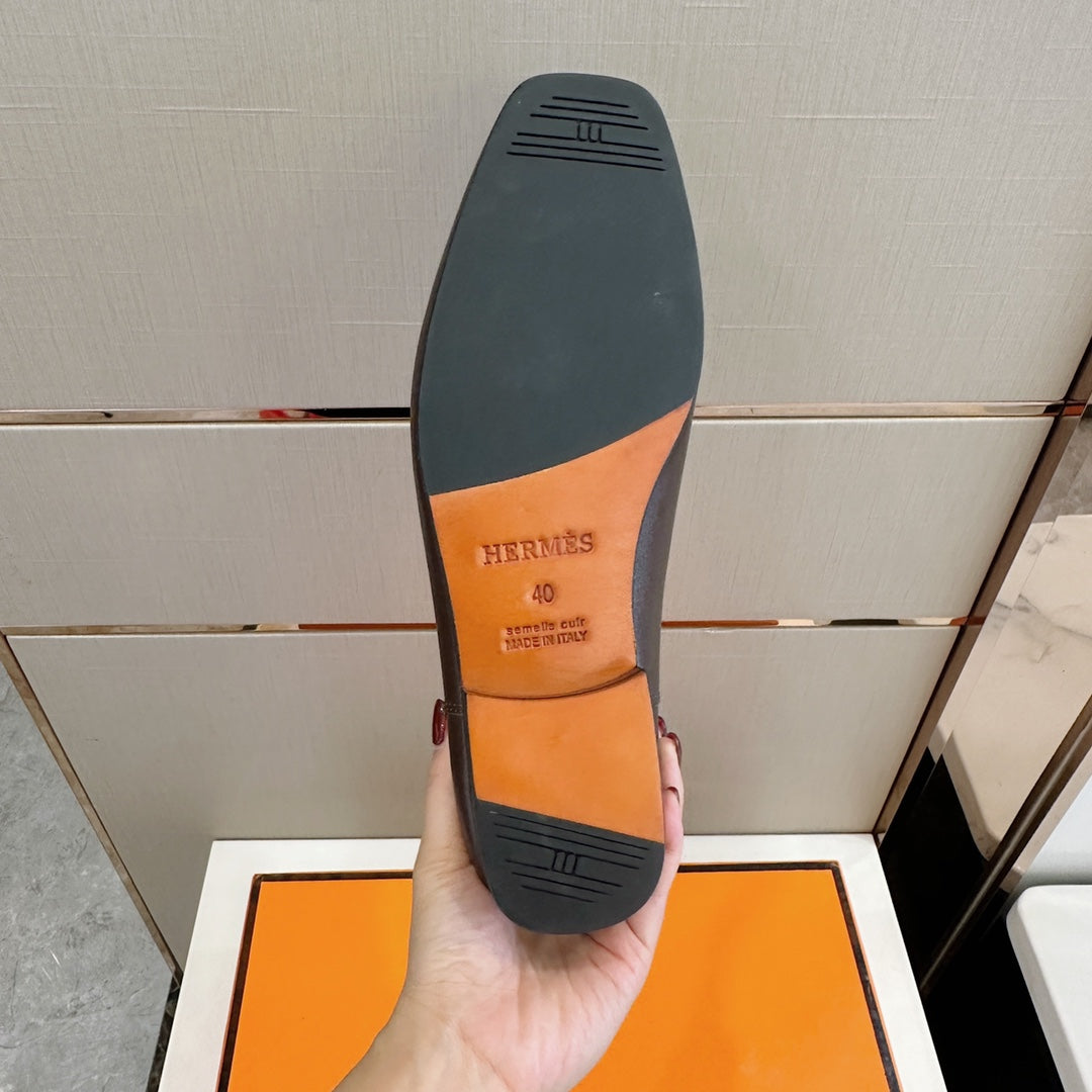 Hermès Loafers – Double H Buckle, Handmade Genuine Leather Sole, Elegant Gentleman Style
