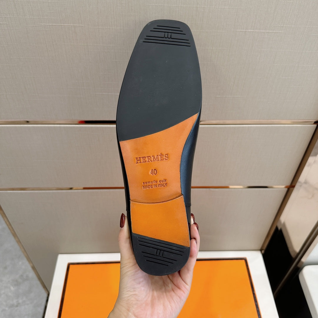Hermès Loafers – Double H Buckle, Handmade Genuine Leather Sole, Elegant Gentleman Style