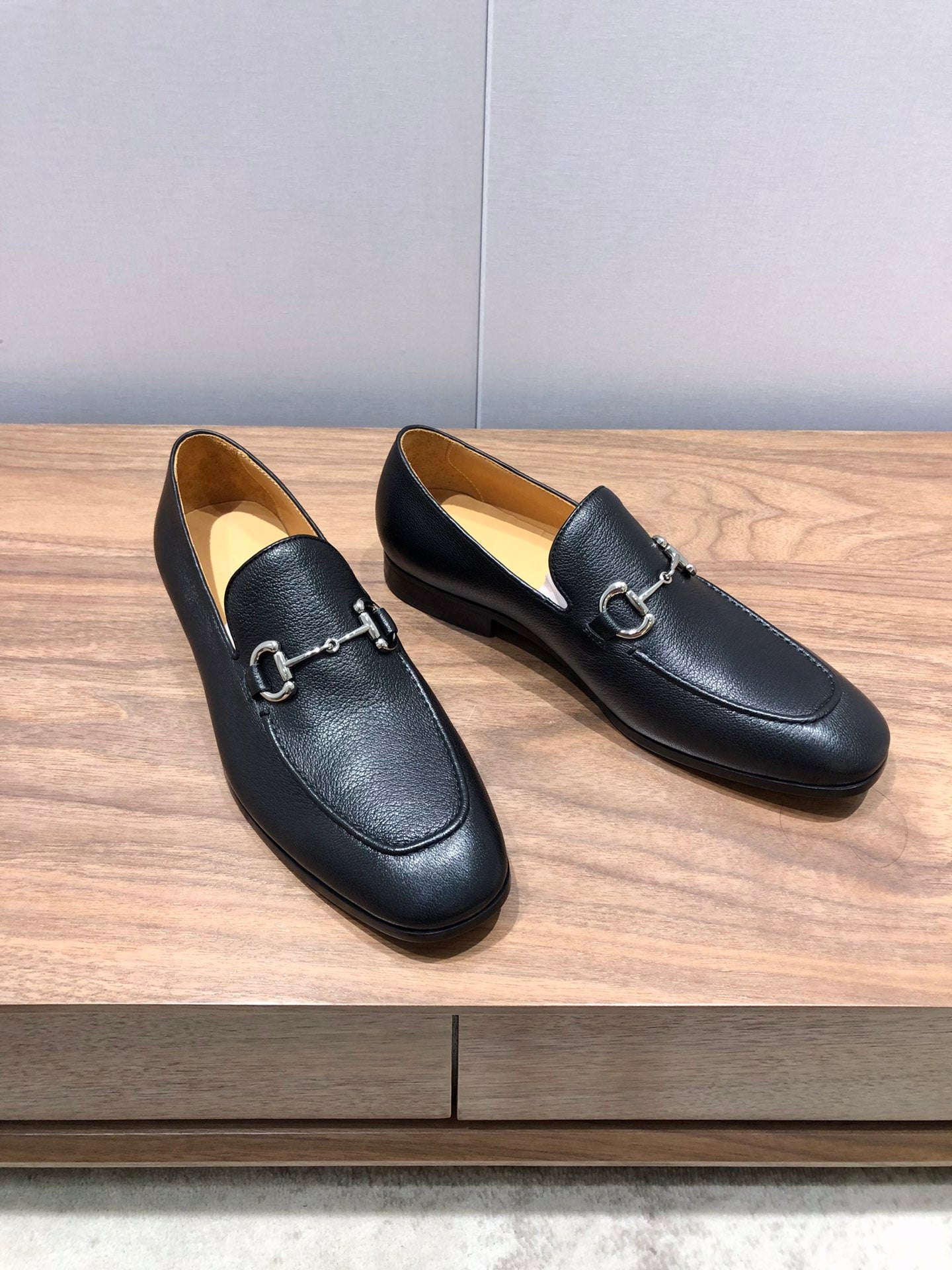 Gucci Men’s leather shoes