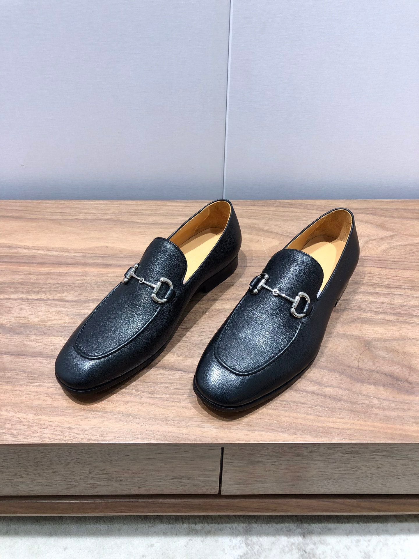 Gucci Men’s leather shoes