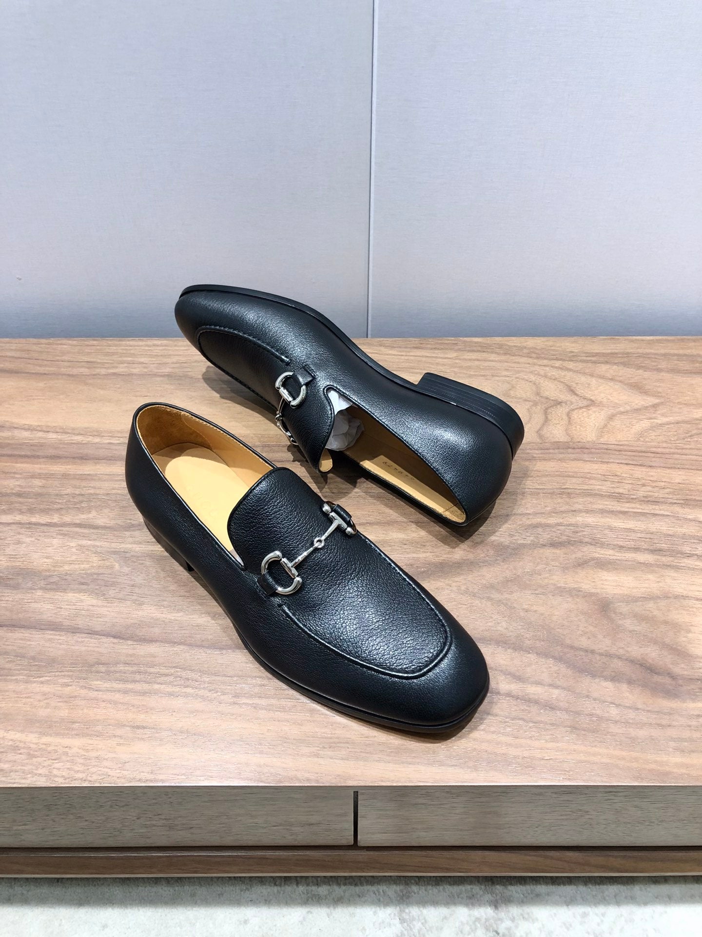 Gucci Men’s leather shoes