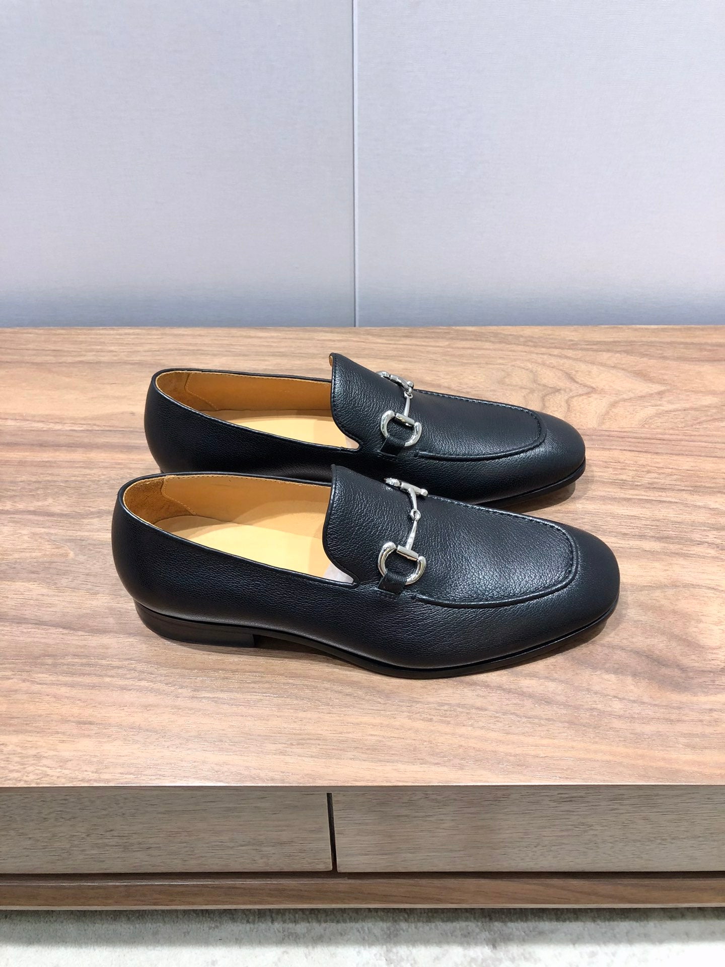 Gucci Men’s leather shoes