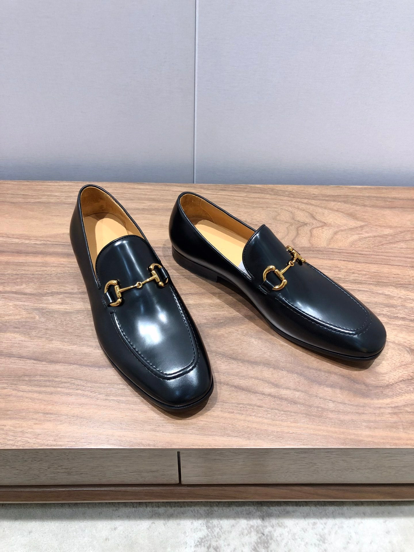 Gucci Men’s leather shoes