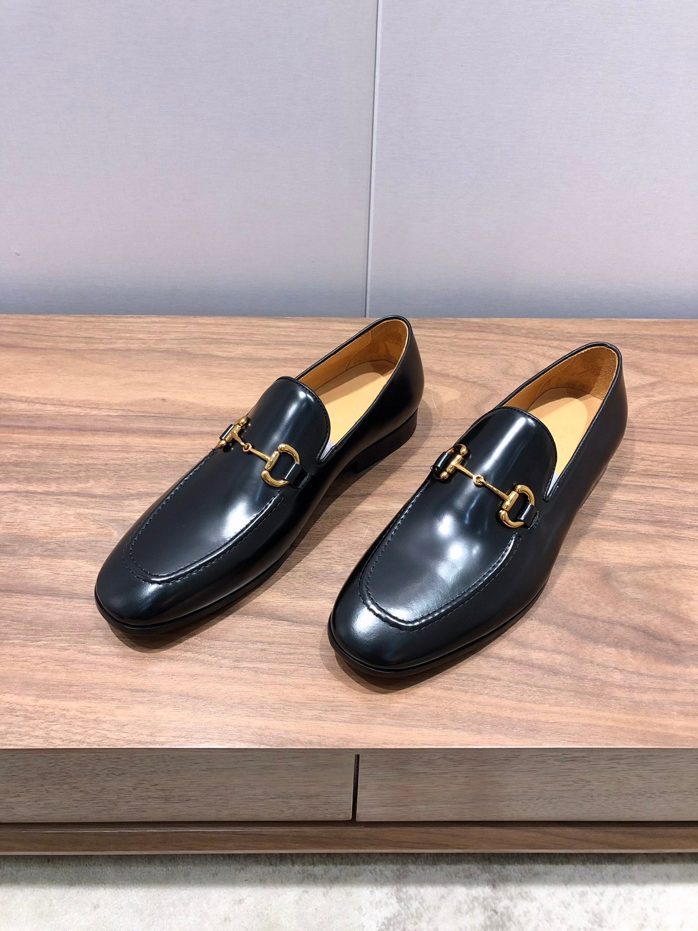 Gucci Men’s leather shoes