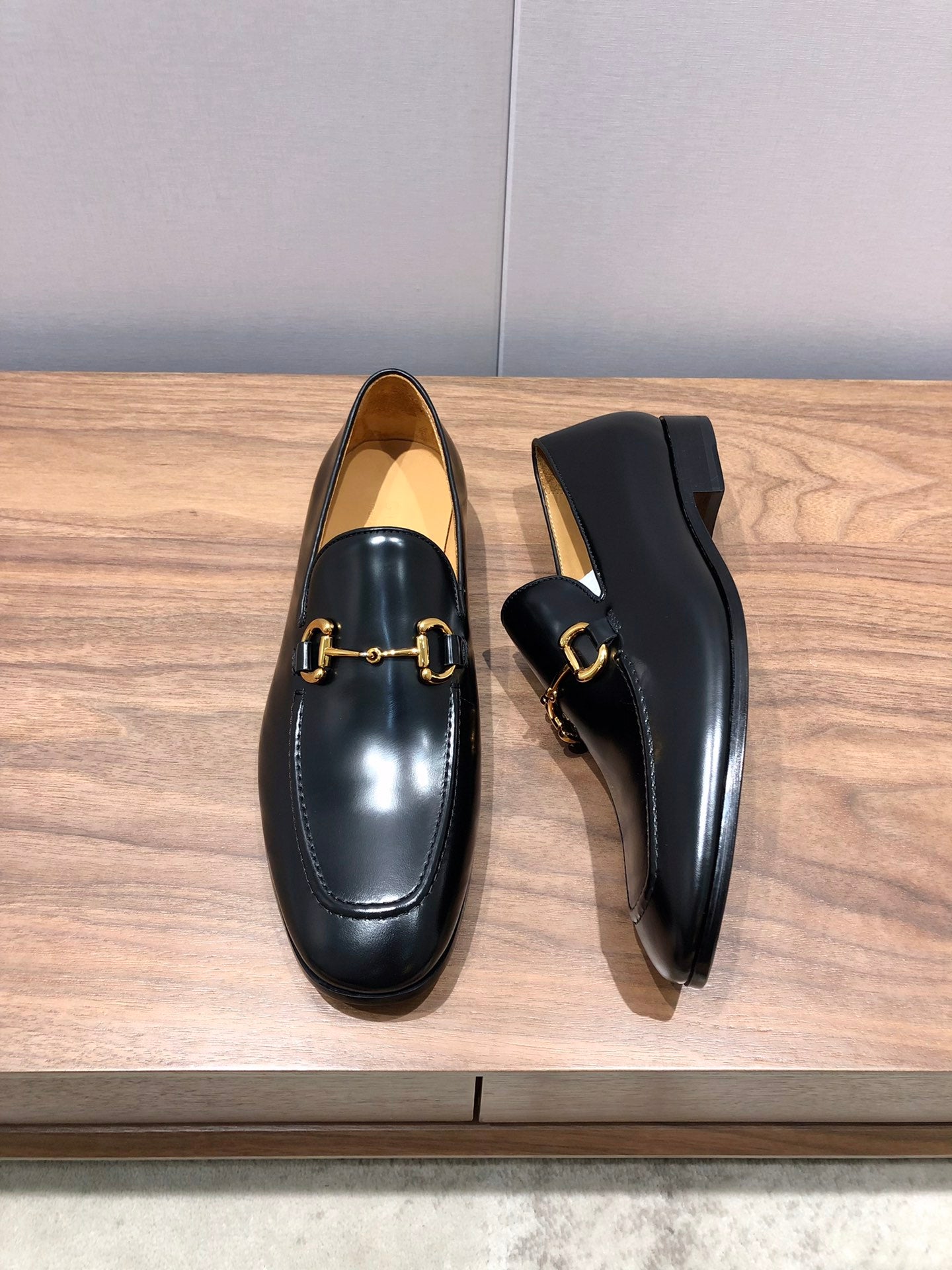 Gucci Men’s leather shoes