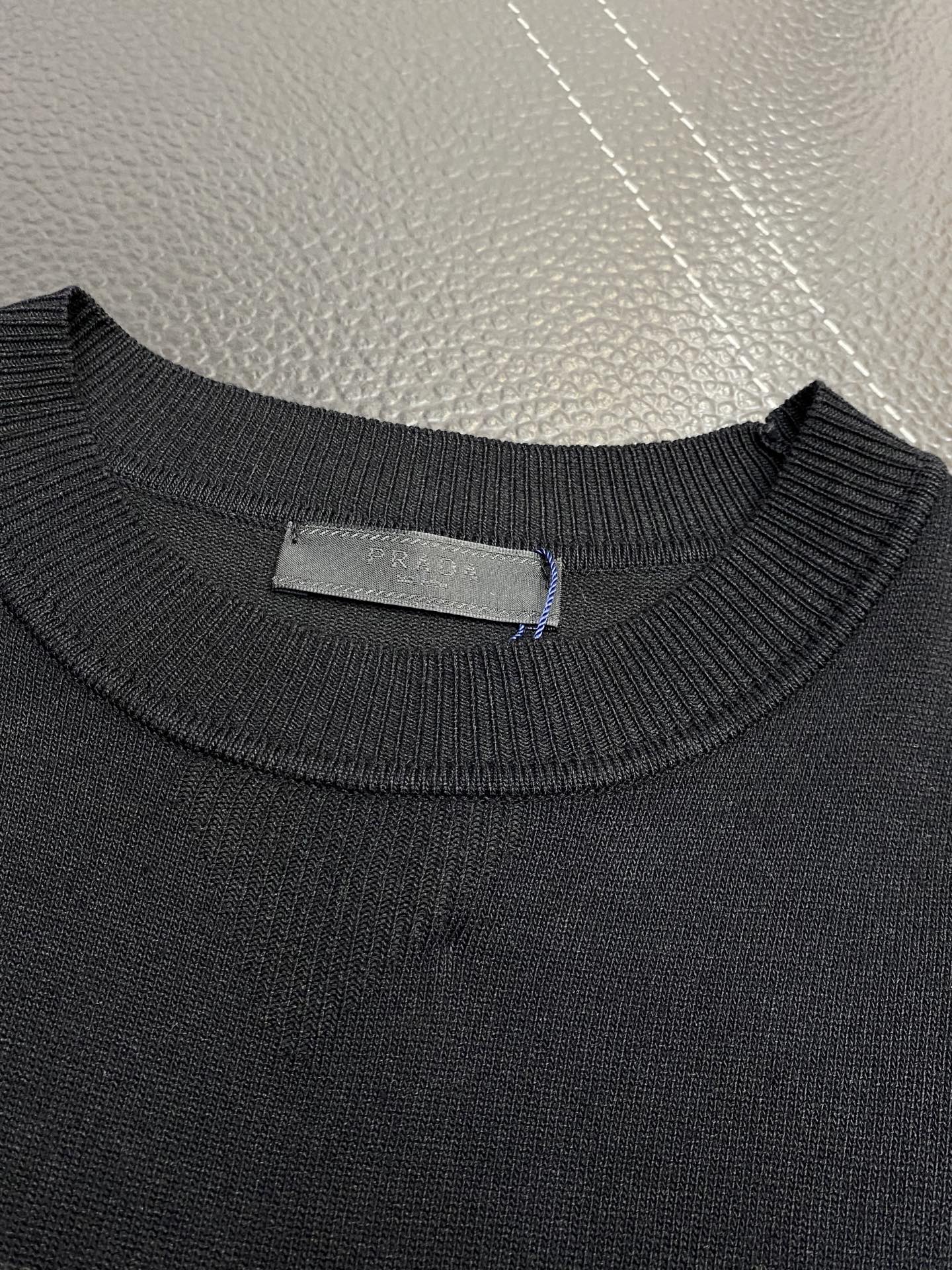 PRADA Exclusive Knit Logo T-Shirt – Spring/Summer New Arrival – Sizes M–3XL