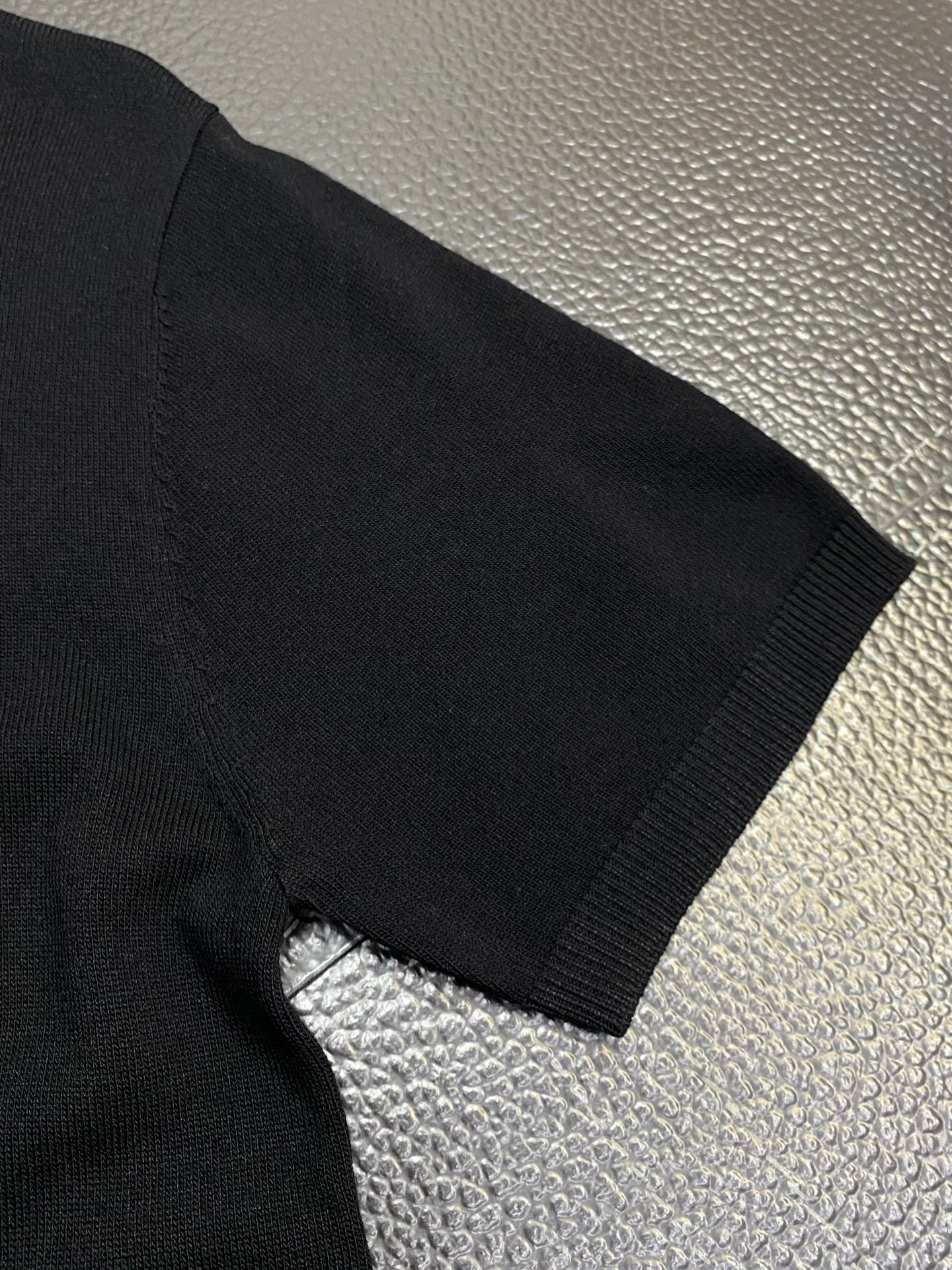 PRADA Exclusive Knit Logo T-Shirt – Spring/Summer New Arrival – Sizes M–3XL