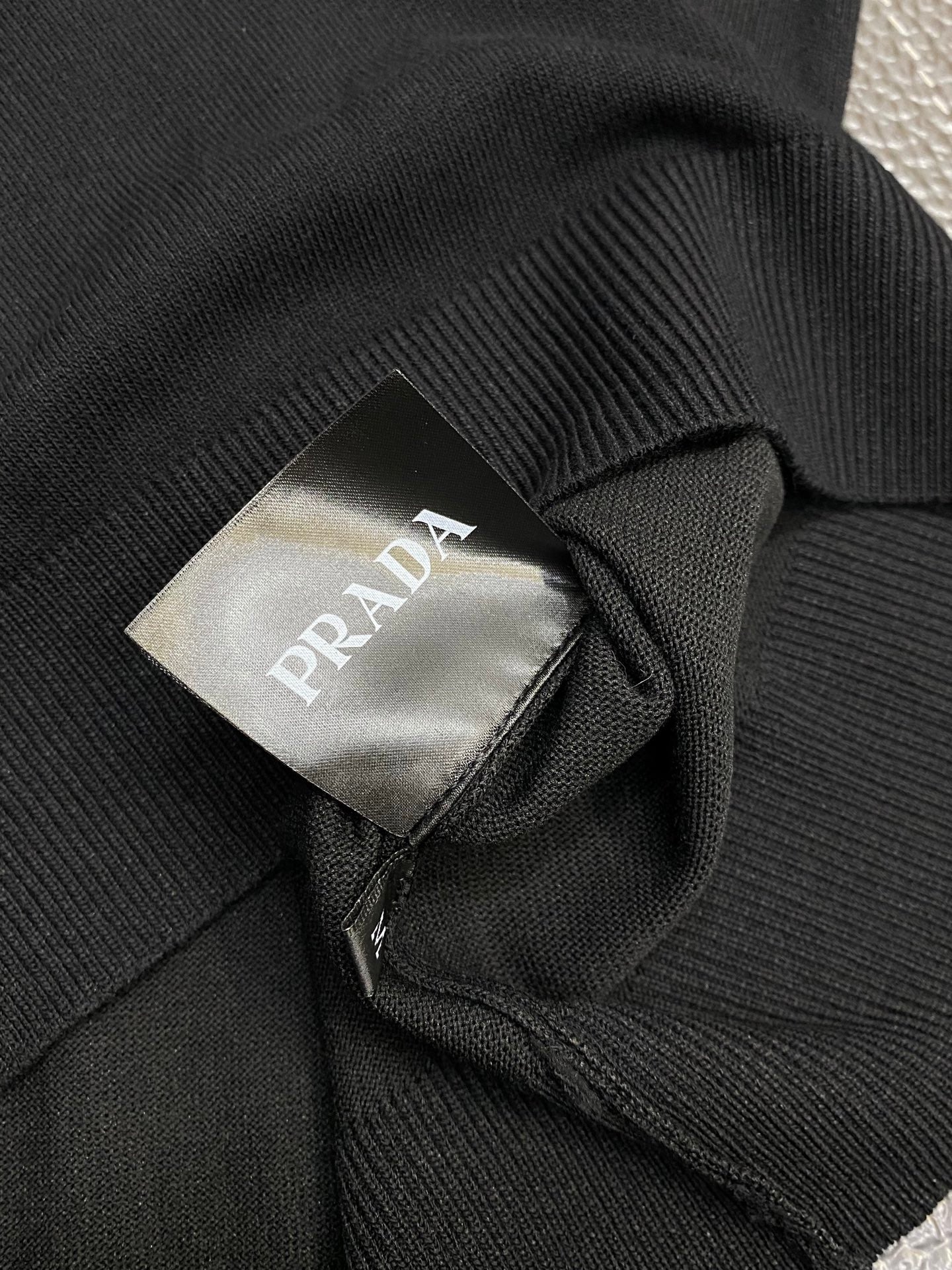 PRADA Exclusive Knit Logo T-Shirt – Spring/Summer New Arrival – Sizes M–3XL