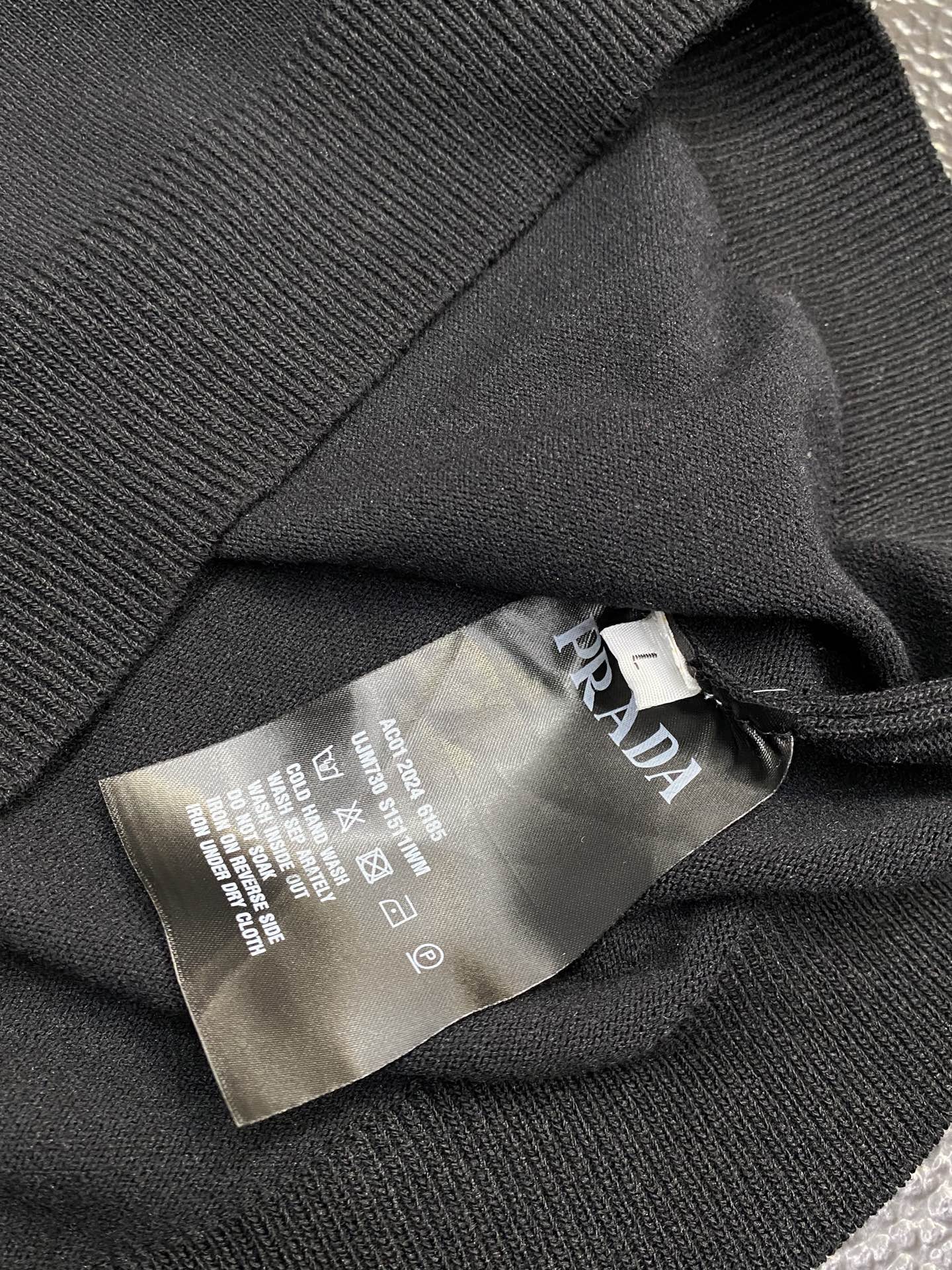 PRADA Exclusive Knit Logo T-Shirt – Spring/Summer New Arrival – Sizes M–3XL