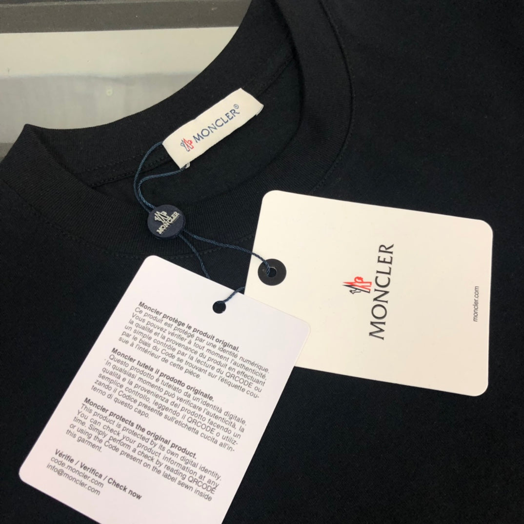 MONCLER Spring/Summer New Logo T-Shirt – 100% Cotton – Unisex Oversized Fit – Sizes S–XL