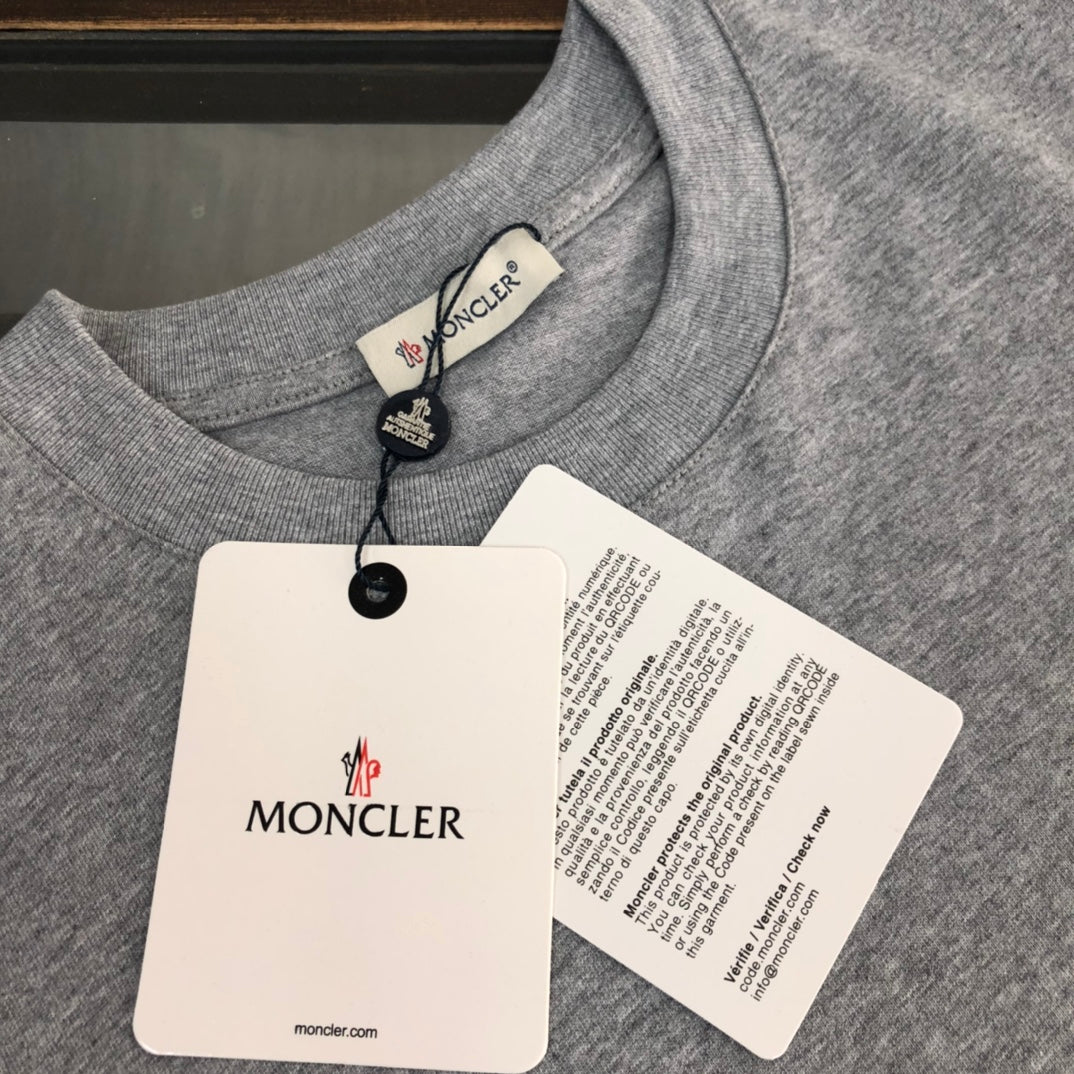 MONCLER Minimalist Classic T-Shirt – Premium Cotton – Unisex Oversized Fit – Sizes S–XL