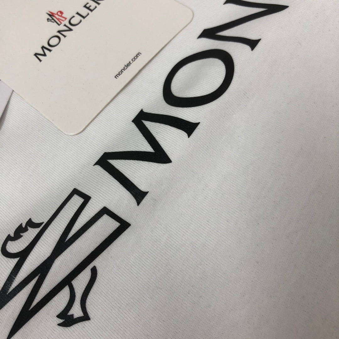 MONCLER Spring/Summer New Logo T-Shirt – Premium Tech Fabric – Oversized Fit – Sizes S–XL