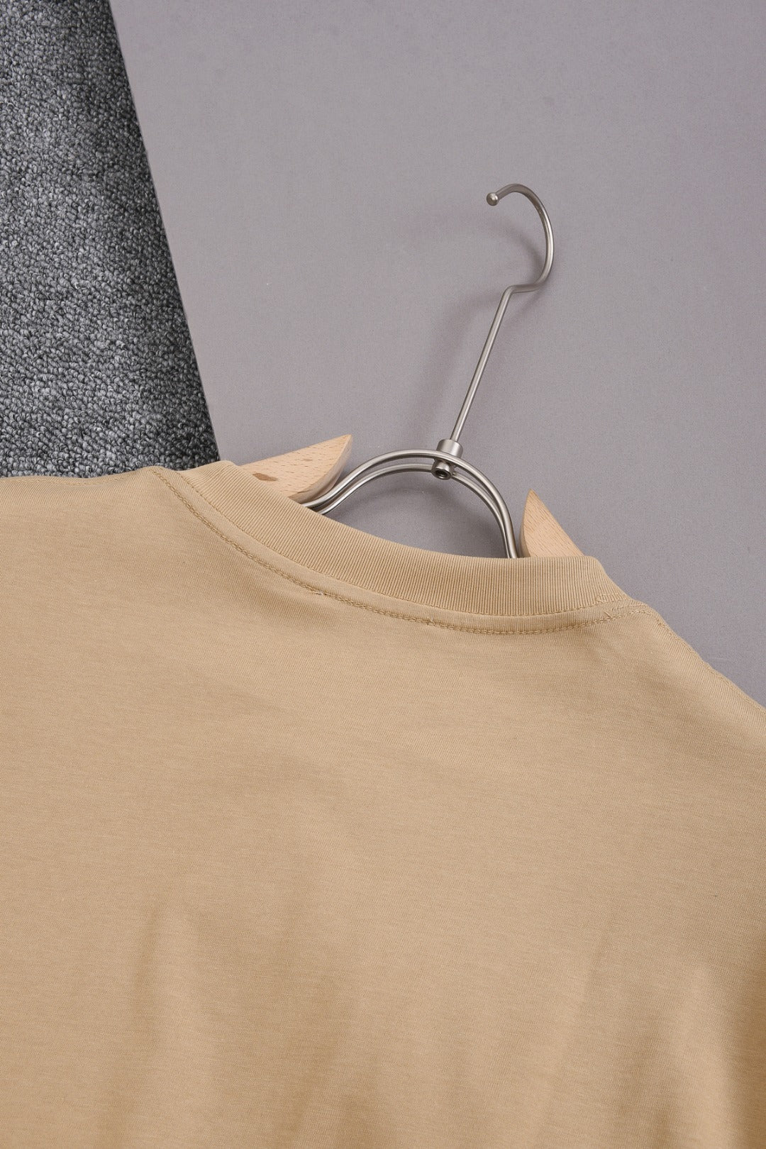 PRADA 25SS Classic Embossed Triangle Logo T-Shirt | XS–L