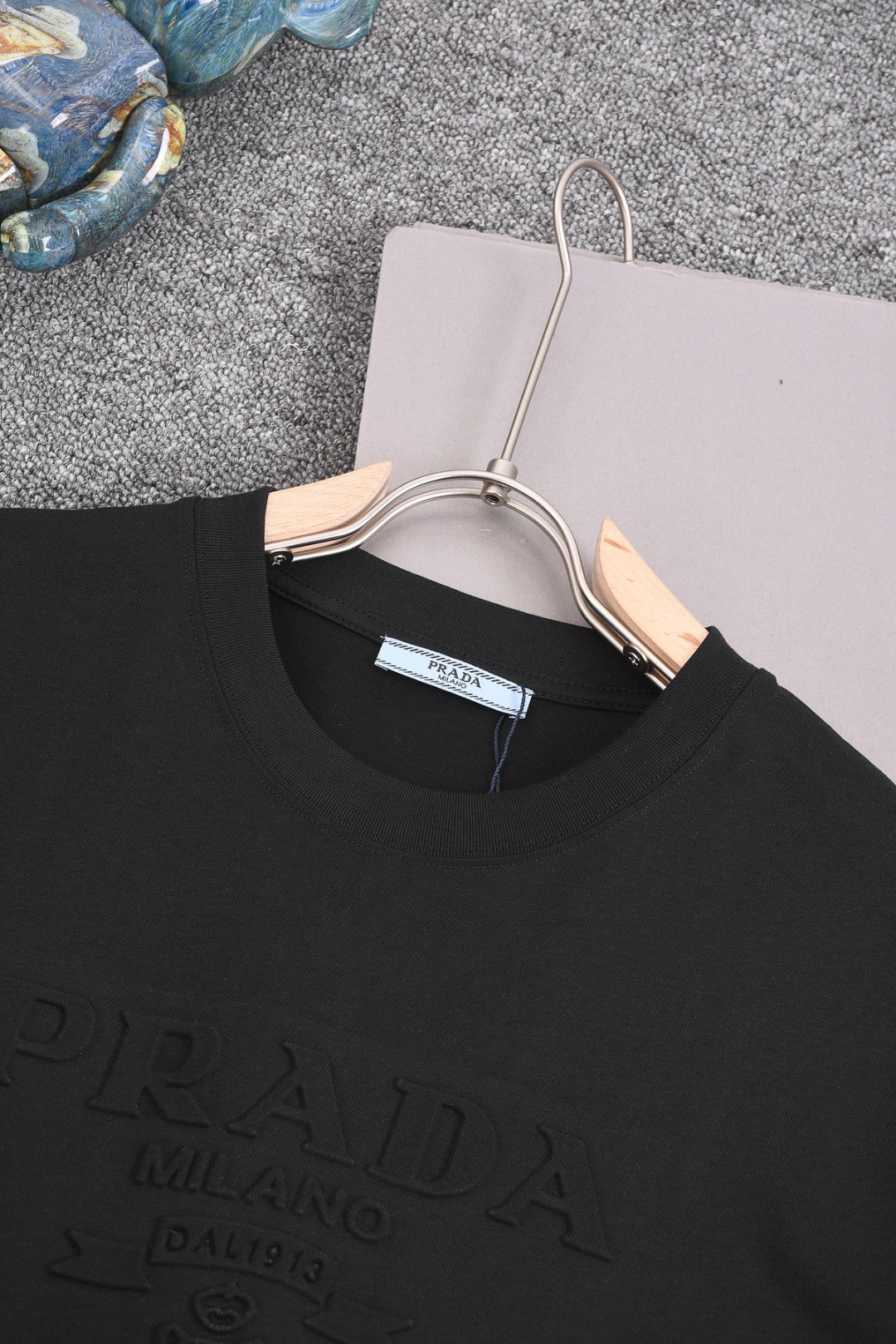 PRADA 25SS Classic Embossed Triangle Logo T-Shirt | XS–L