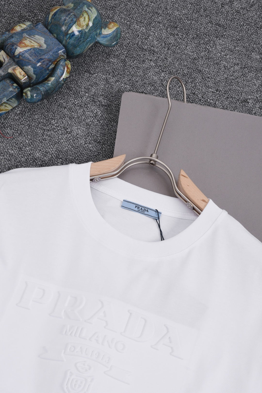 PRADA 25SS Classic Embossed Triangle Logo T-Shirt | XS–L