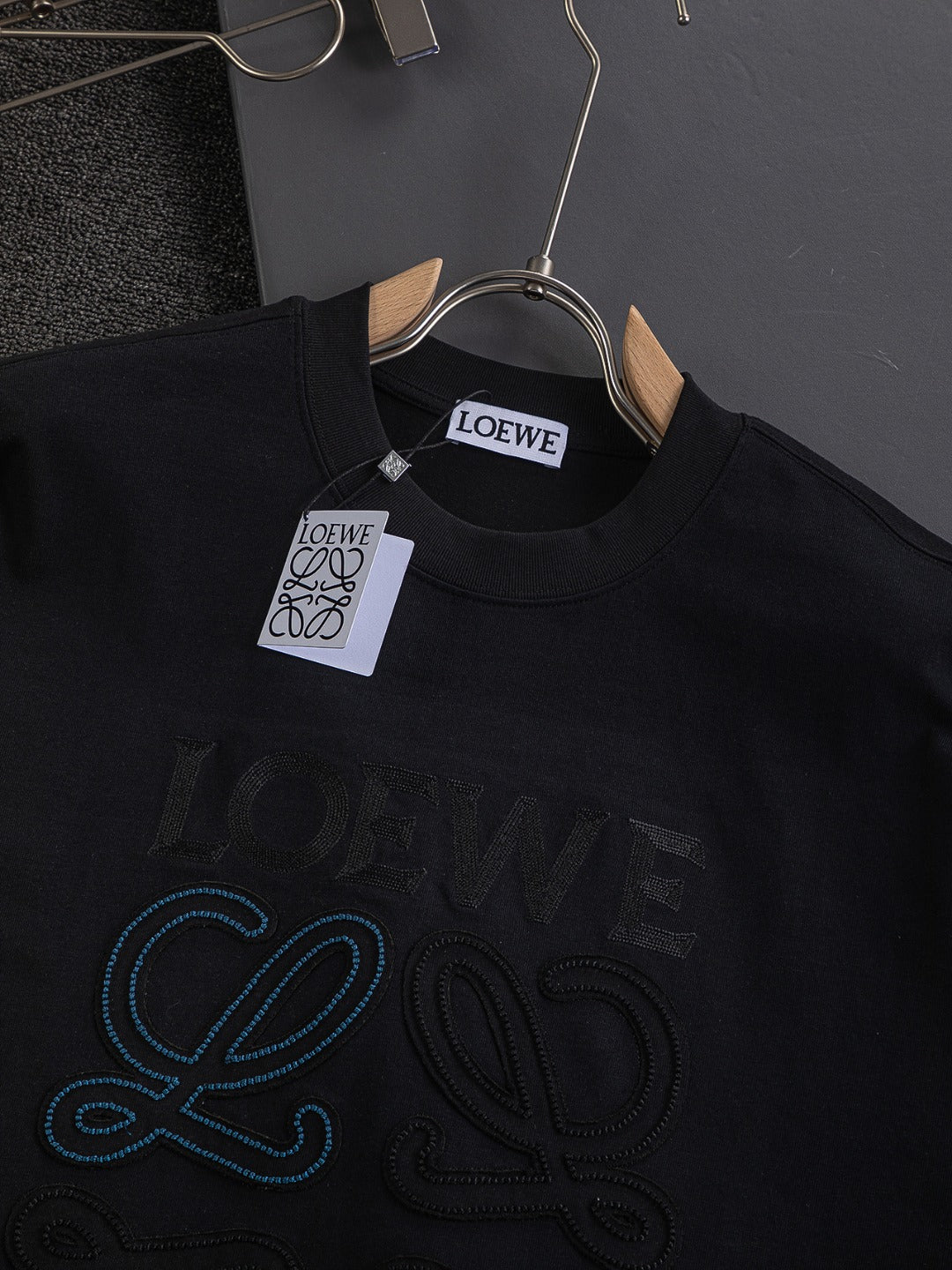 LOEWE 25SS Premium Embroidered Logo T-Shirt | S–XL | Black / White / Rose Red