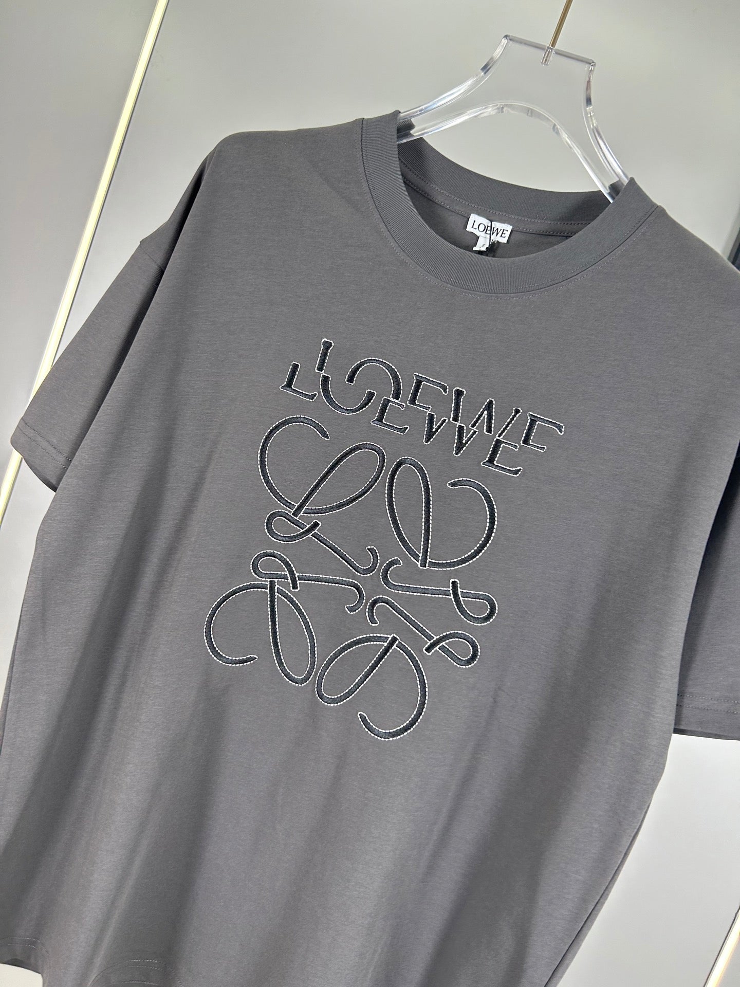 LOEWE 25SS Embroidered Logo Premium T-Shirt | S–XL | Unisex | Black / White