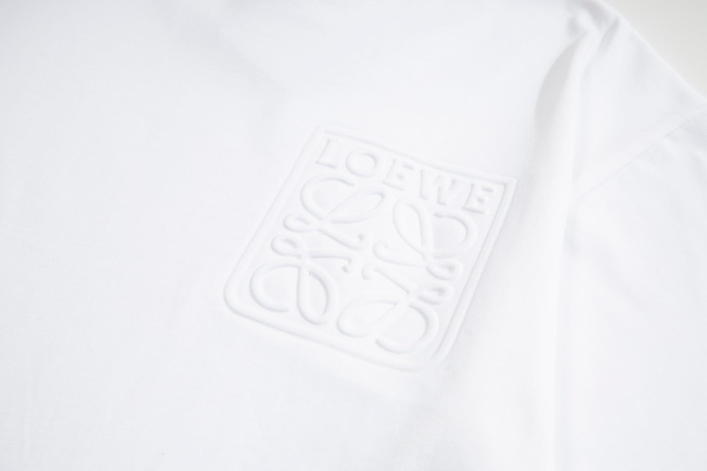 LOEWE 24SS Embossed Pocket T-Shirt | Unisex Cotton Tee | XS–L | Black/White