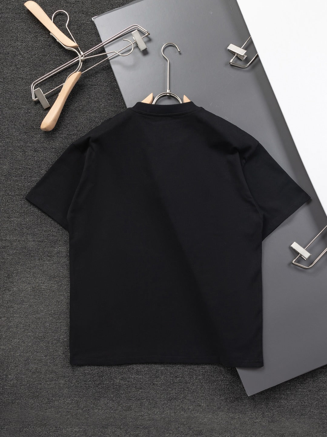 LOEWE 25SS Contrast Embroidered Misaligned Logo T-Shirt | S–XL