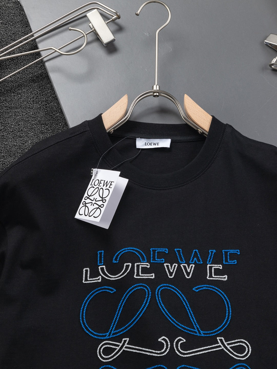 LOEWE 25SS Contrast Embroidered Misaligned Logo T-Shirt | S–XL