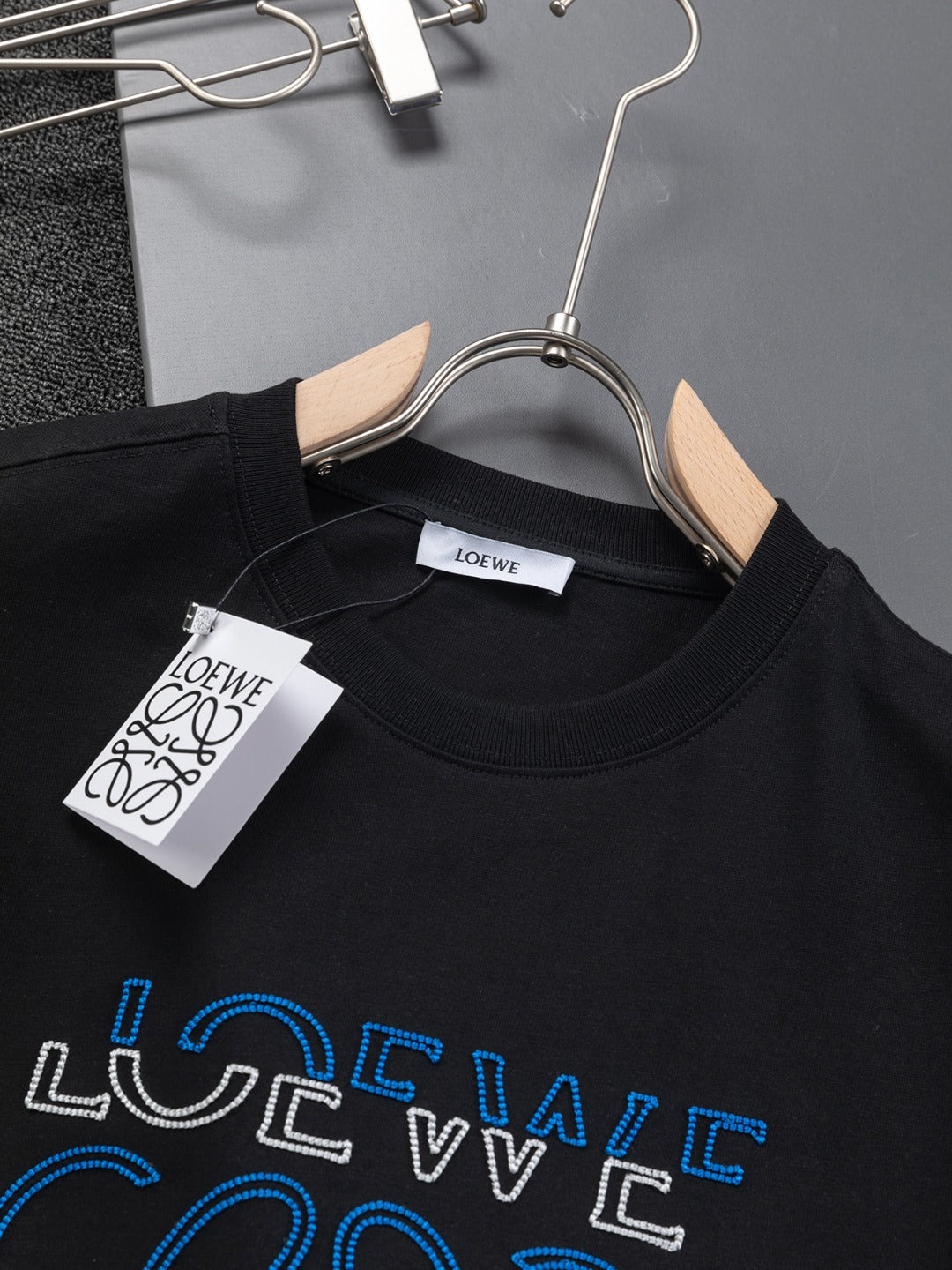 LOEWE 25SS Contrast Embroidered Misaligned Logo T-Shirt | S–XL