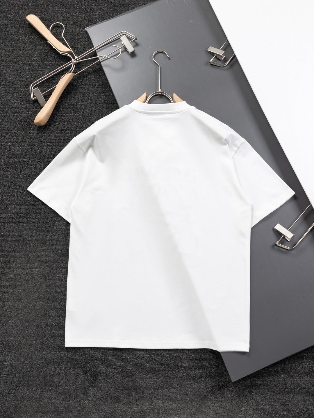 LOEWE 25SS Contrast Embroidered Misaligned Logo T-Shirt | S–XL