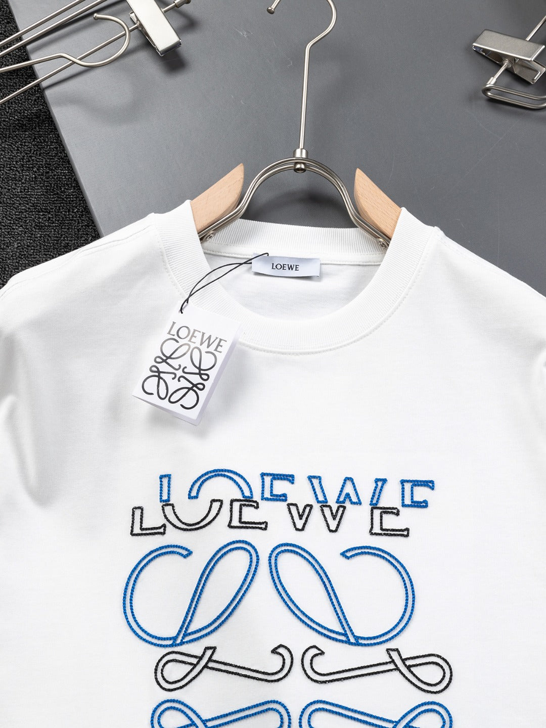 LOEWE 25SS Contrast Embroidered Misaligned Logo T-Shirt | S–XL