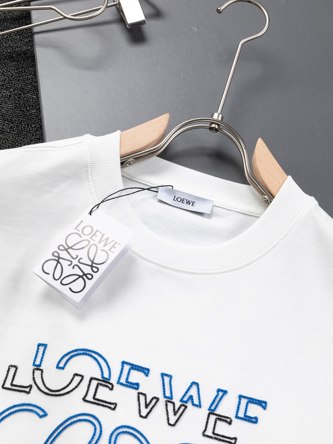 LOEWE 25SS Contrast Embroidered Misaligned Logo T-Shirt | S–XL