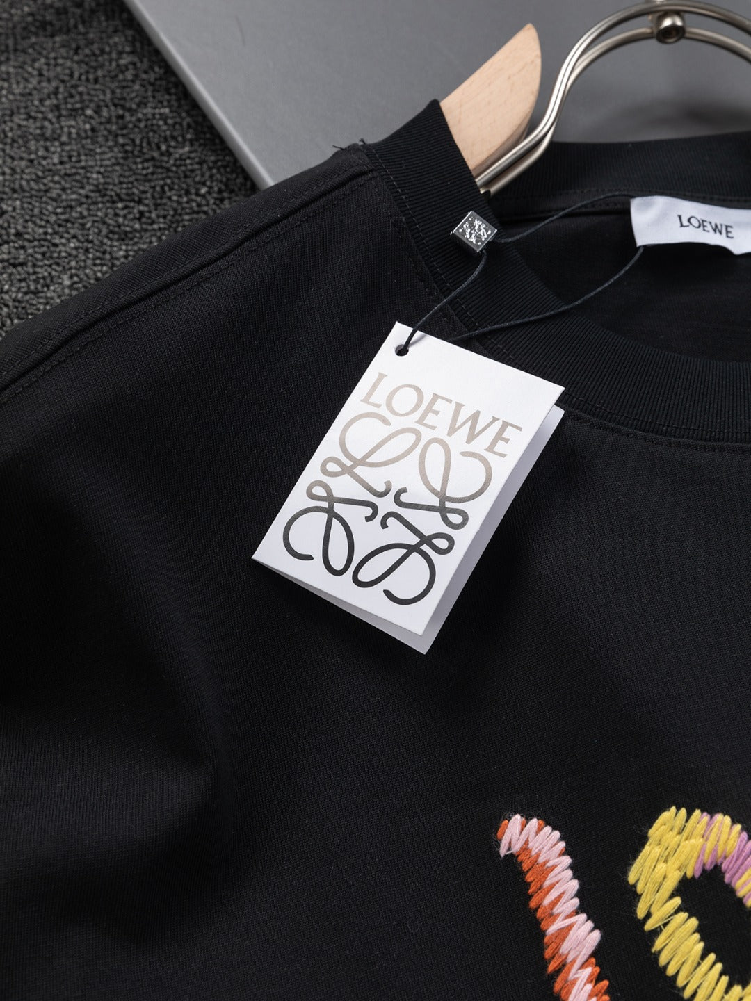 LOEWE 25SS Rainbow Embroidered Logo T-Shirt | S–XL