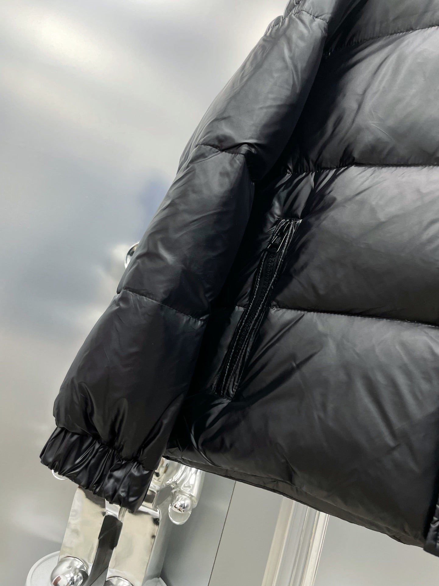 Moncler 2024 F/W Heart Logo Down Jacket – Goose Down M–3XL