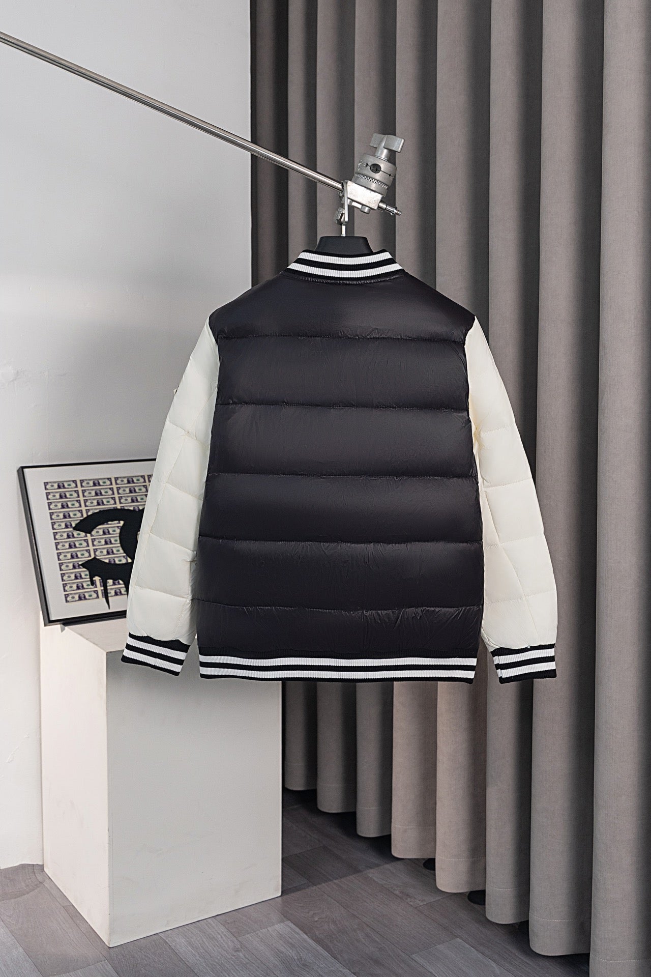 [Exclusive Edition] Moncler Classic Spliced Stand-Collar Down Jacket – Style HE097 (Sizes S–XL)