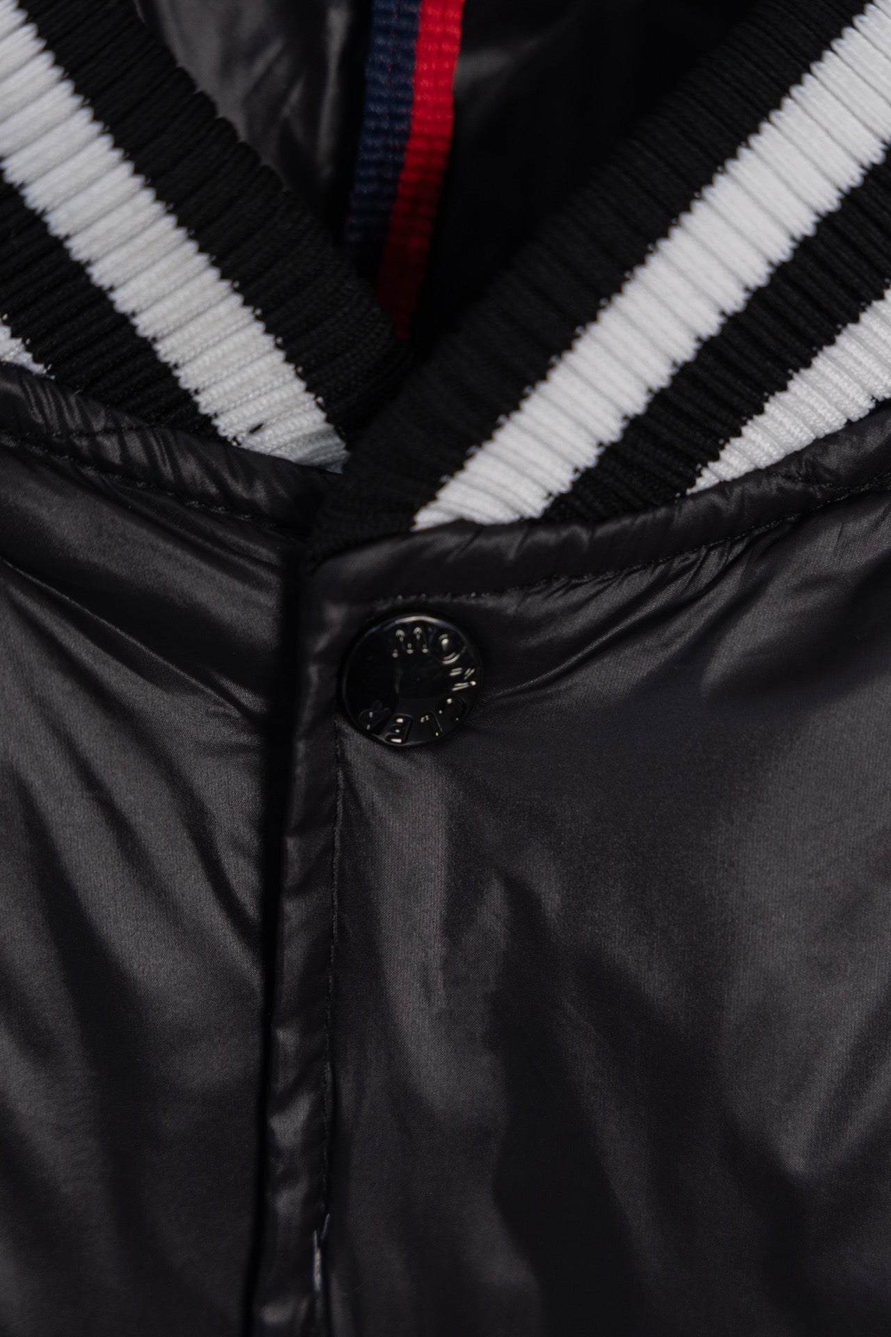 [Exclusive Edition] Moncler Classic Spliced Stand-Collar Down Jacket – Style HE097 (Sizes S–XL)