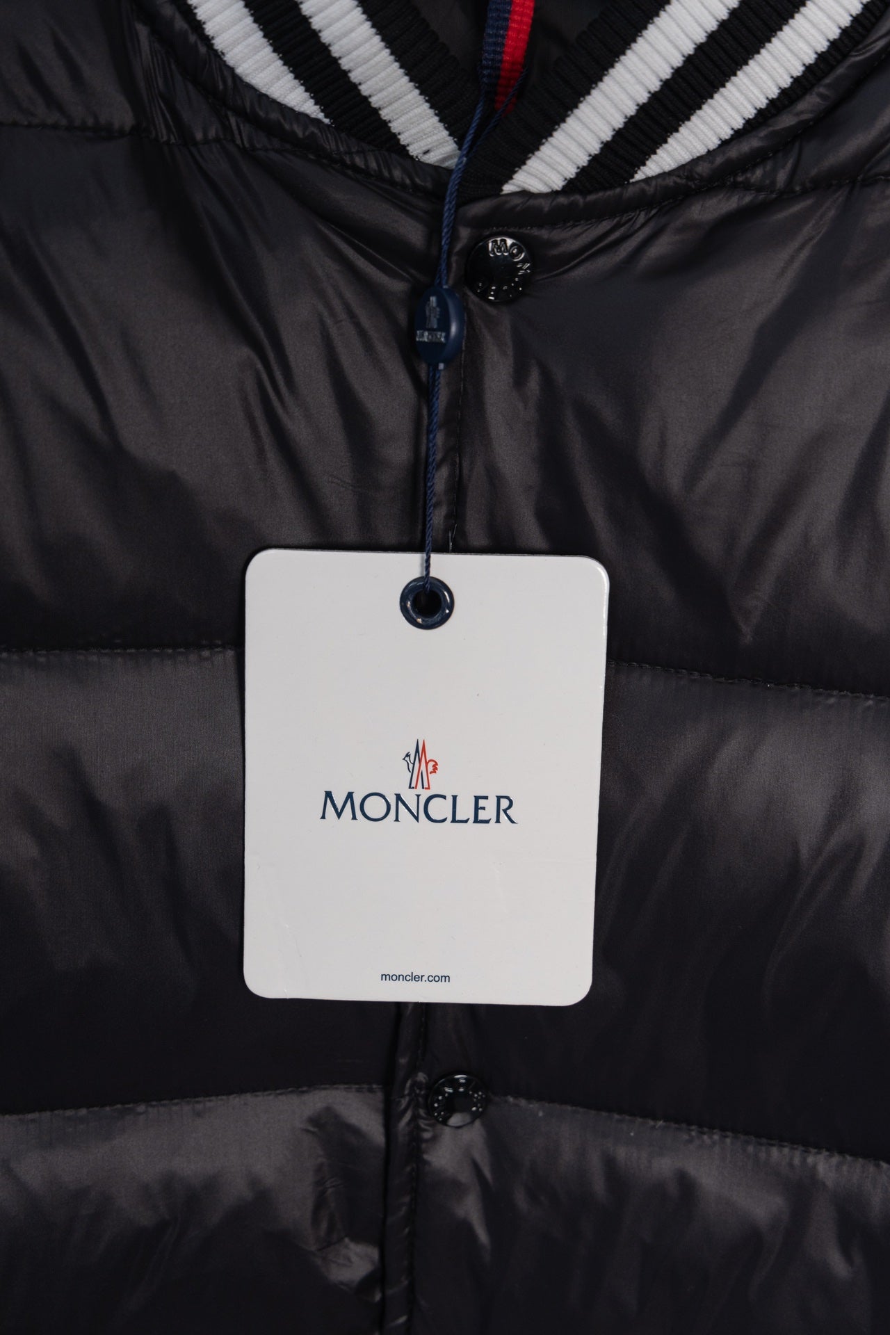 [Exclusive Edition] Moncler Classic Spliced Stand-Collar Down Jacket – Style HE097 (Sizes S–XL)