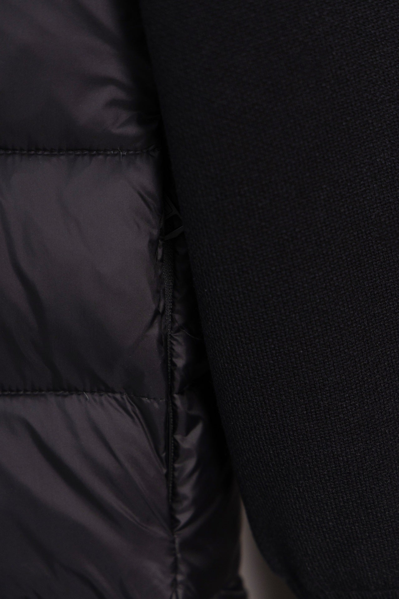 MONCLER 24SS Knit-Paneled Down Jacket | Black | Size 1–4 | Style HE126