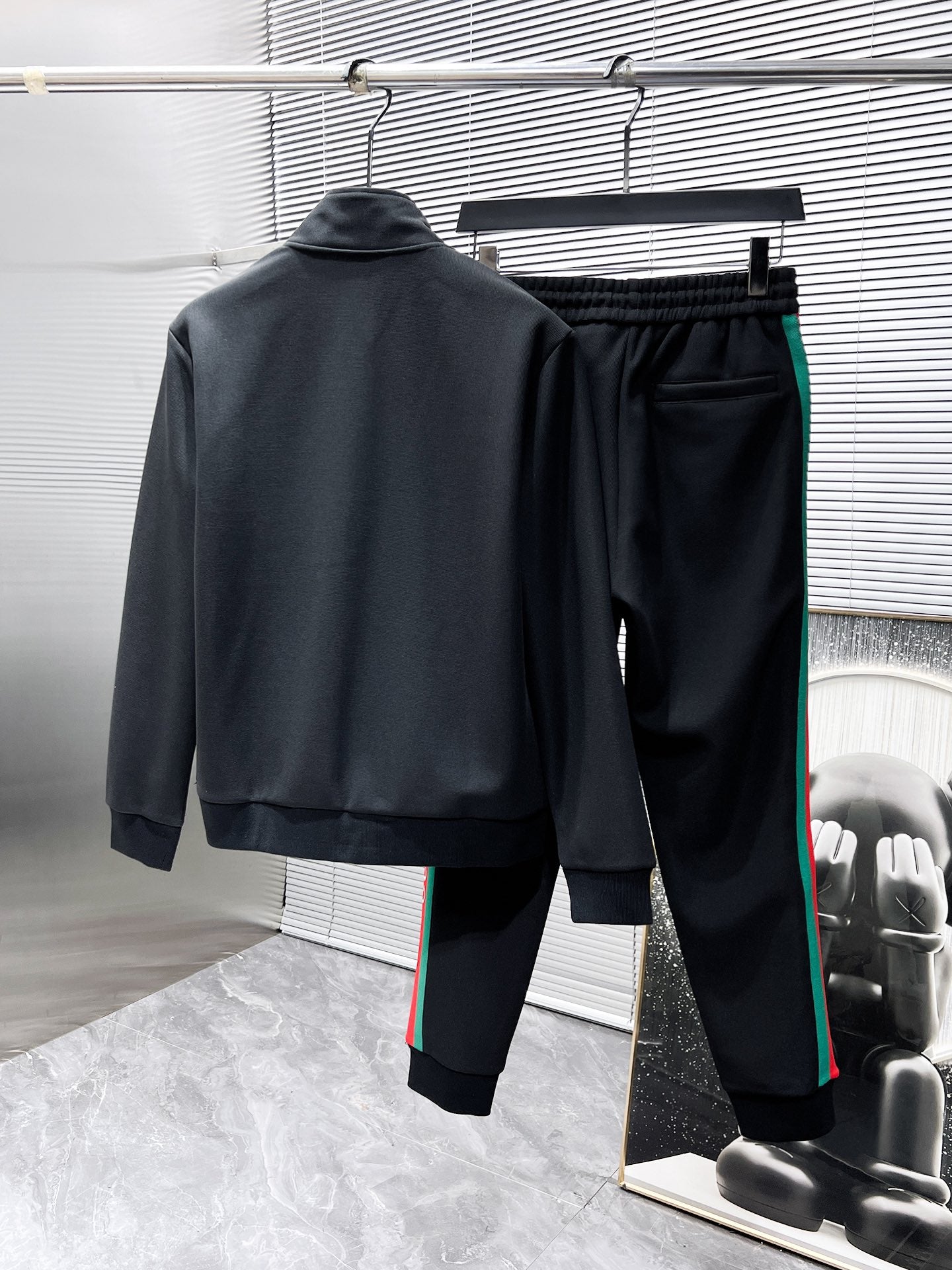 GUCCI 2024SS Logo Sportswear Zip Jacket & Track Pants Set | Men’s Luxury Casual Outfit