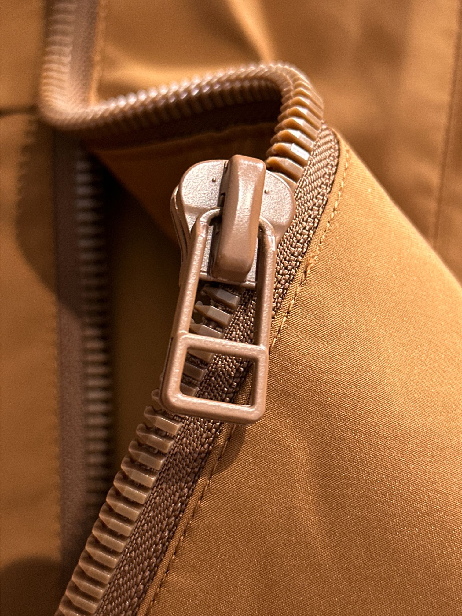GUCCI 2024 FW Lightweight Nylon Zip-Up Jacket | Luxury Casual Windbreaker