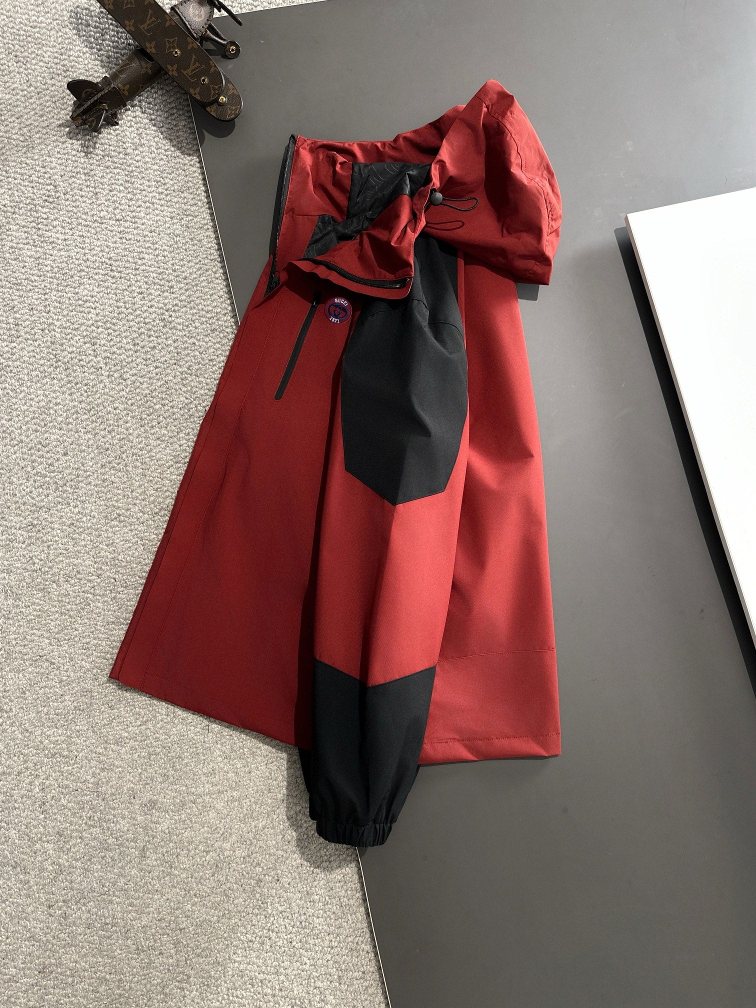 Gucci 2024 FW Hooded Nylon Windbreaker Jacket | Lightweight Luxury Outerwear