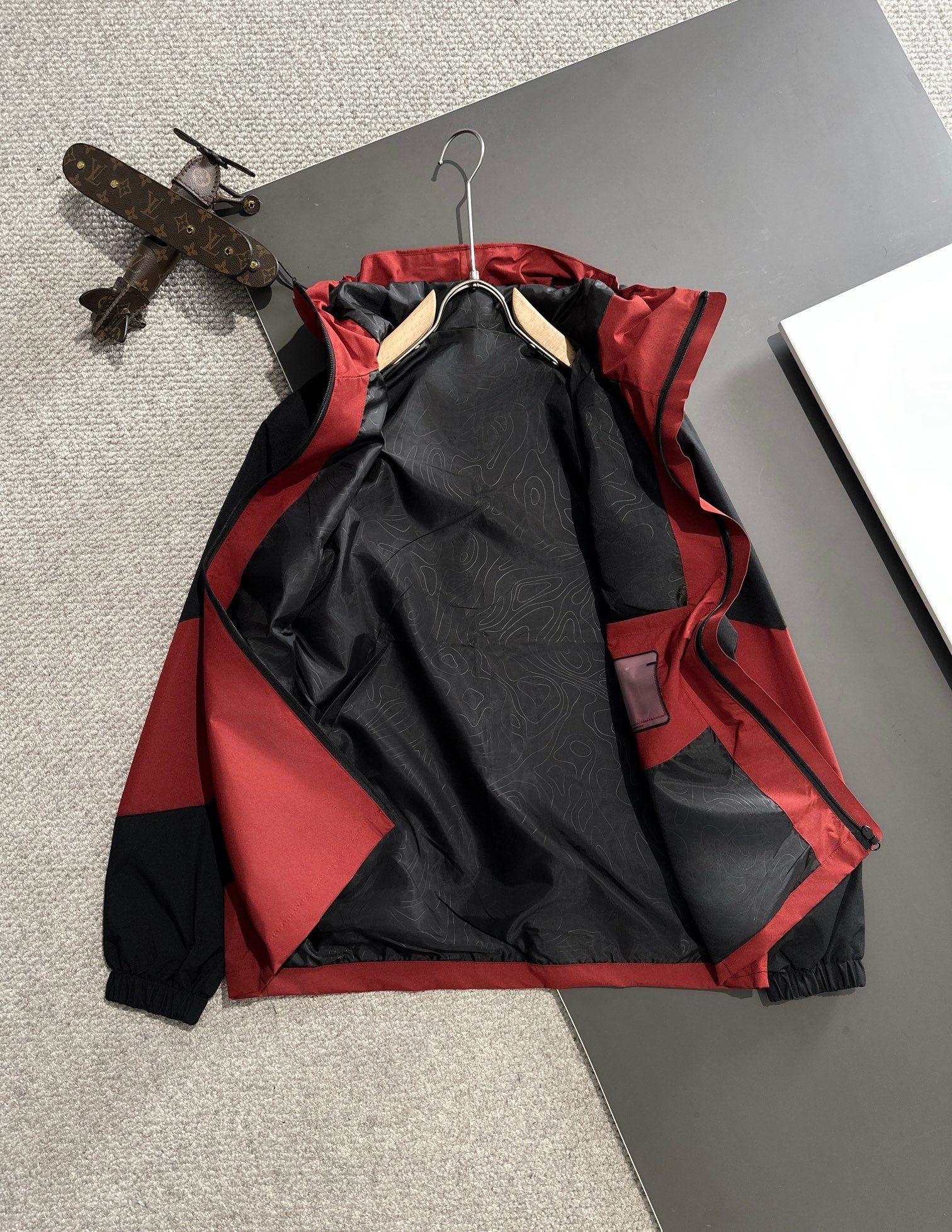 Gucci 2024 FW Hooded Nylon Windbreaker Jacket | Lightweight Luxury Outerwear