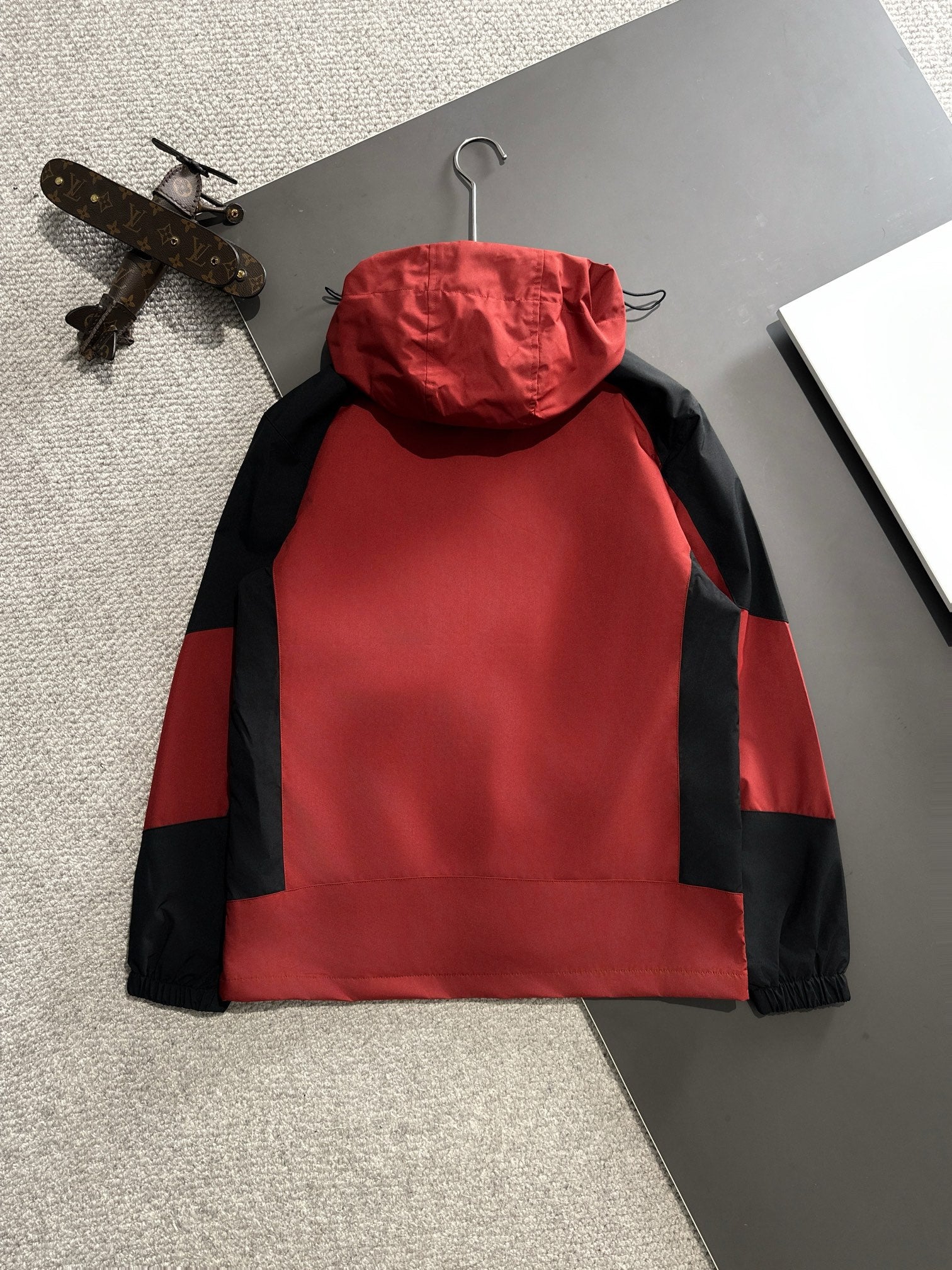 Gucci 2024 FW Hooded Nylon Windbreaker Jacket | Lightweight Luxury Outerwear