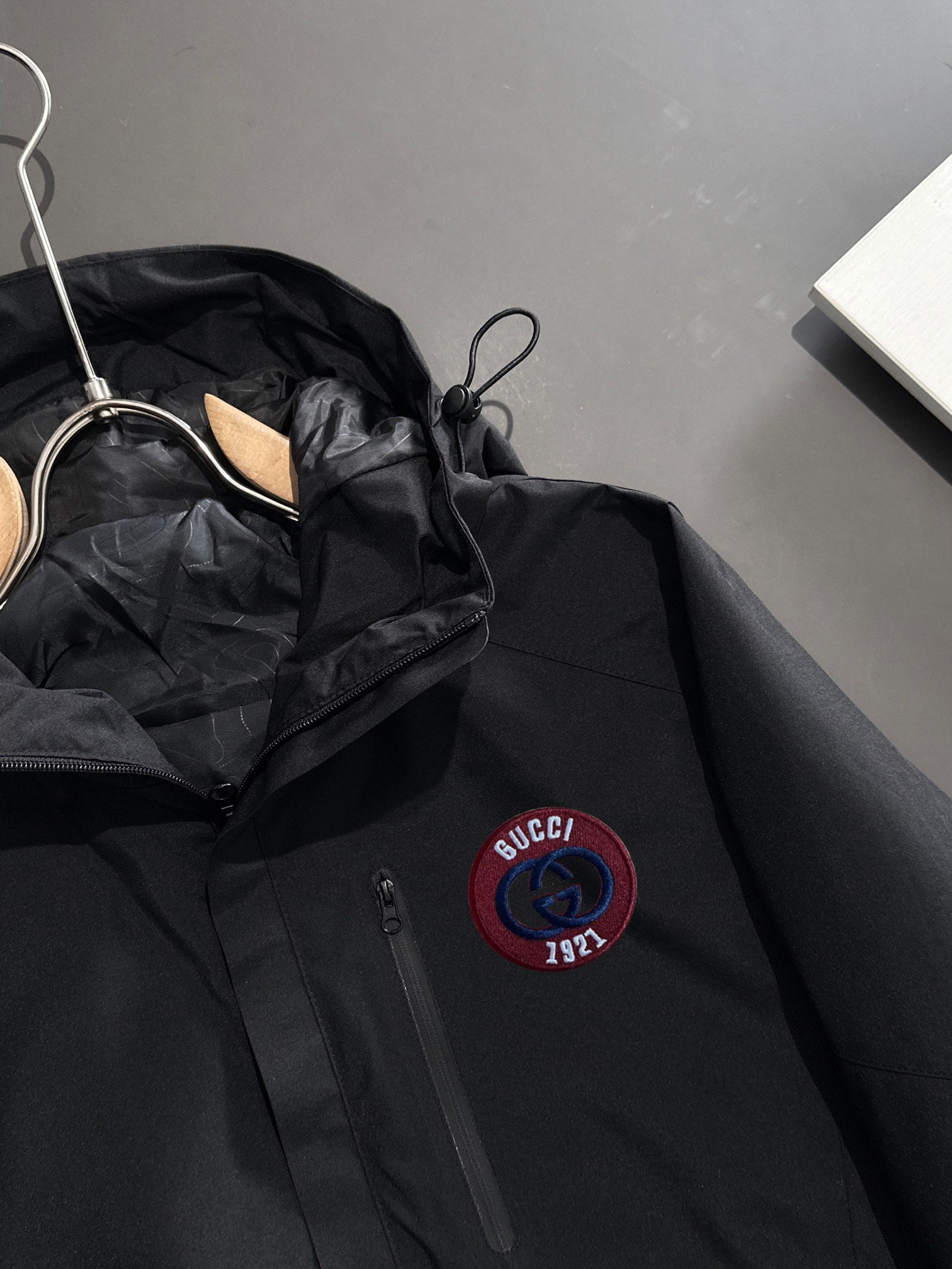 Gucci 2024 FW Hooded Nylon Windbreaker Jacket | Lightweight Luxury Outer