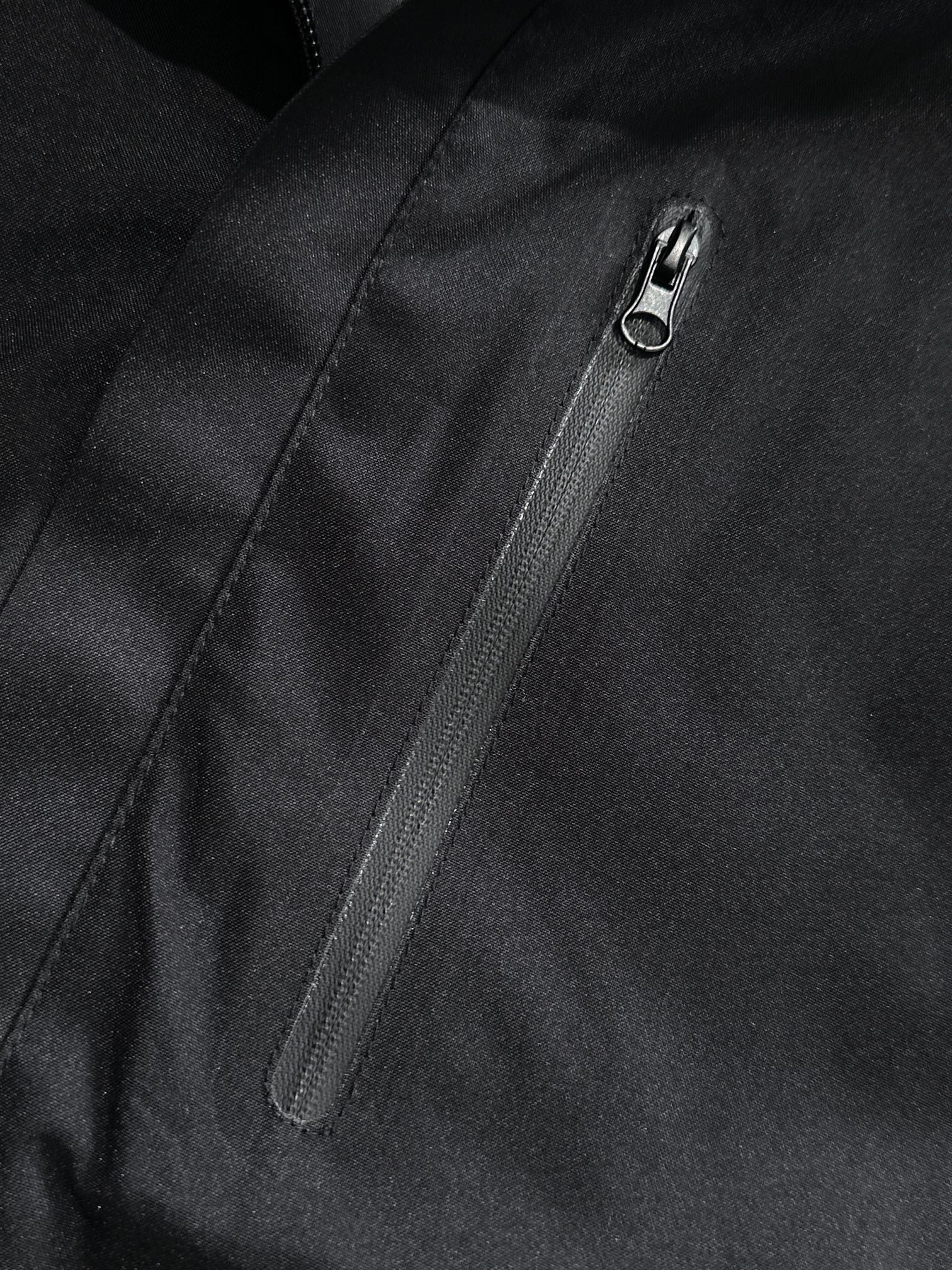 Gucci 2024 FW Hooded Nylon Windbreaker Jacket | Lightweight Luxury Outer
