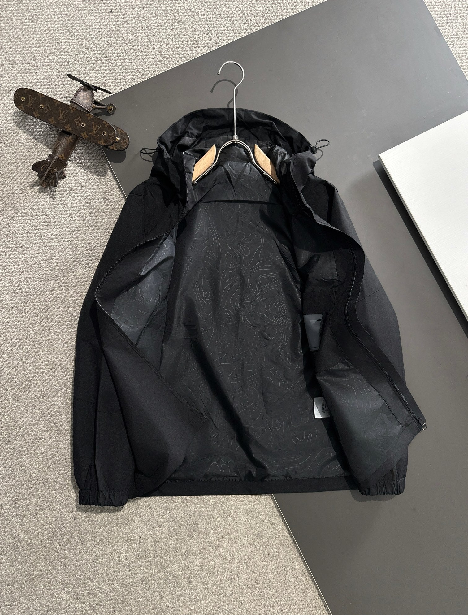 Gucci 2024 FW Hooded Nylon Windbreaker Jacket | Lightweight Luxury Outer
