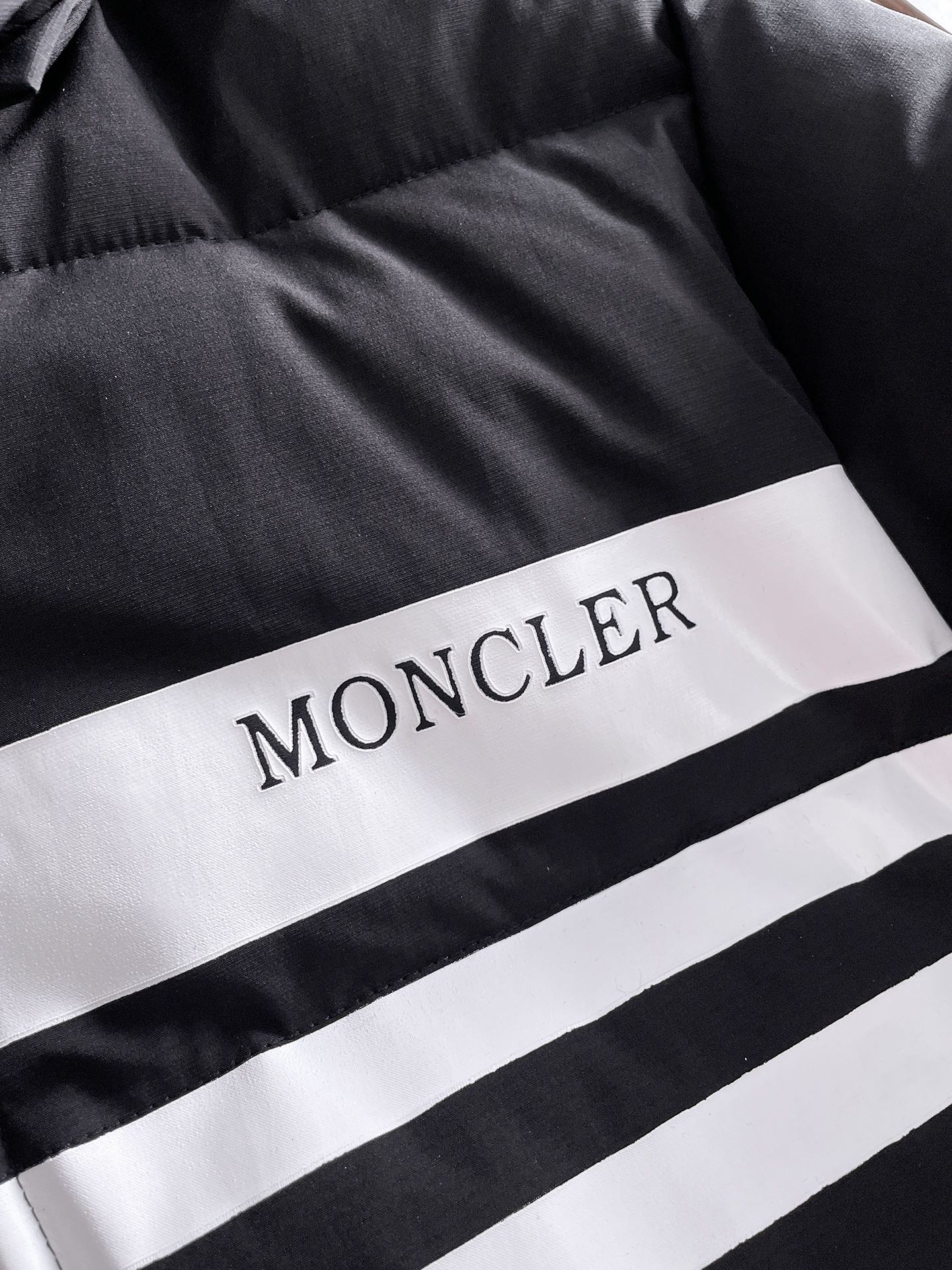 Moncler 2024 FW New Puffer Jacket | Unisex Colorblock Down Coat (M–3XL)