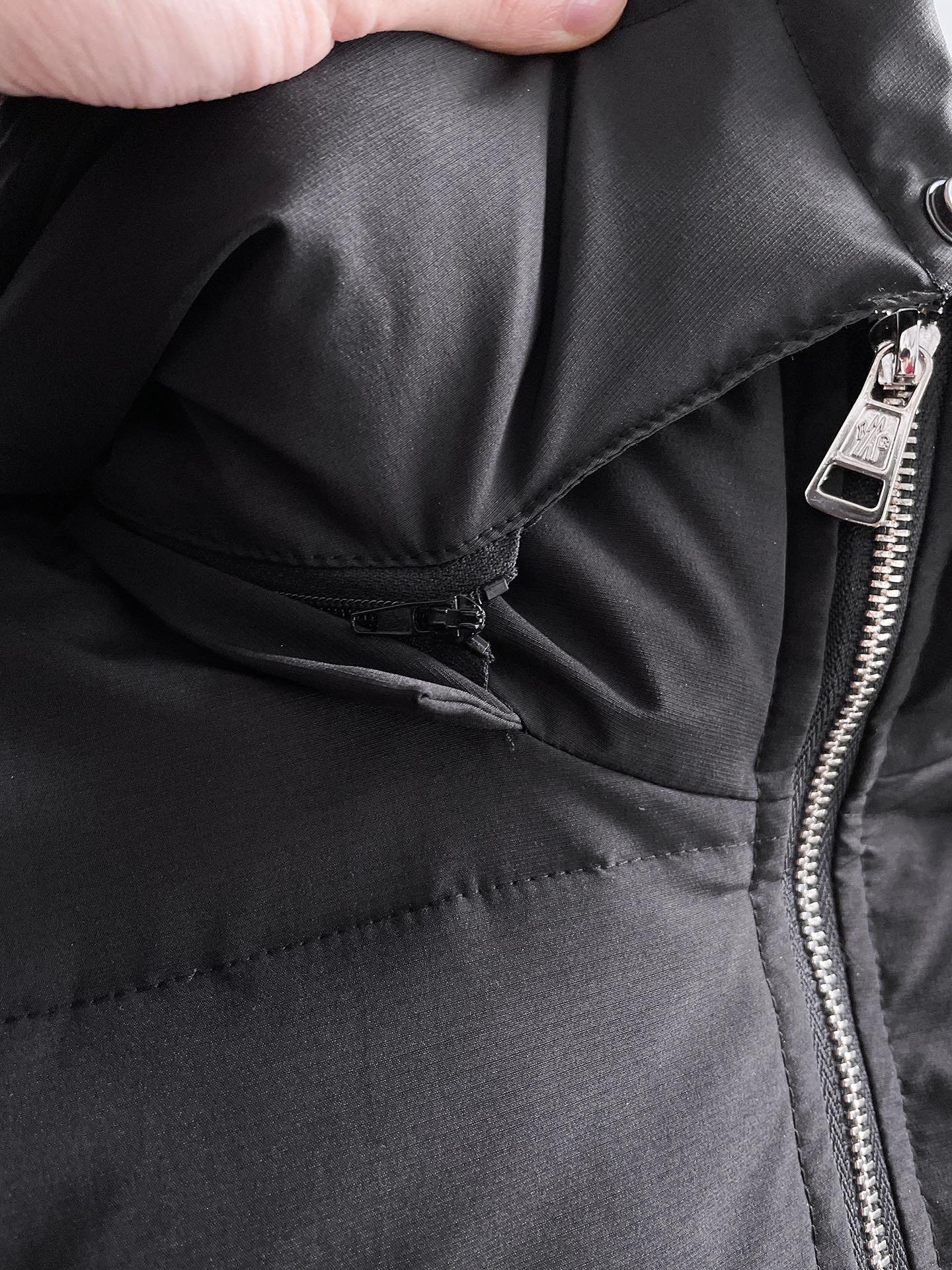 Moncler 2024 FW New Puffer Jacket | Unisex Colorblock Down Coat (M–3XL)