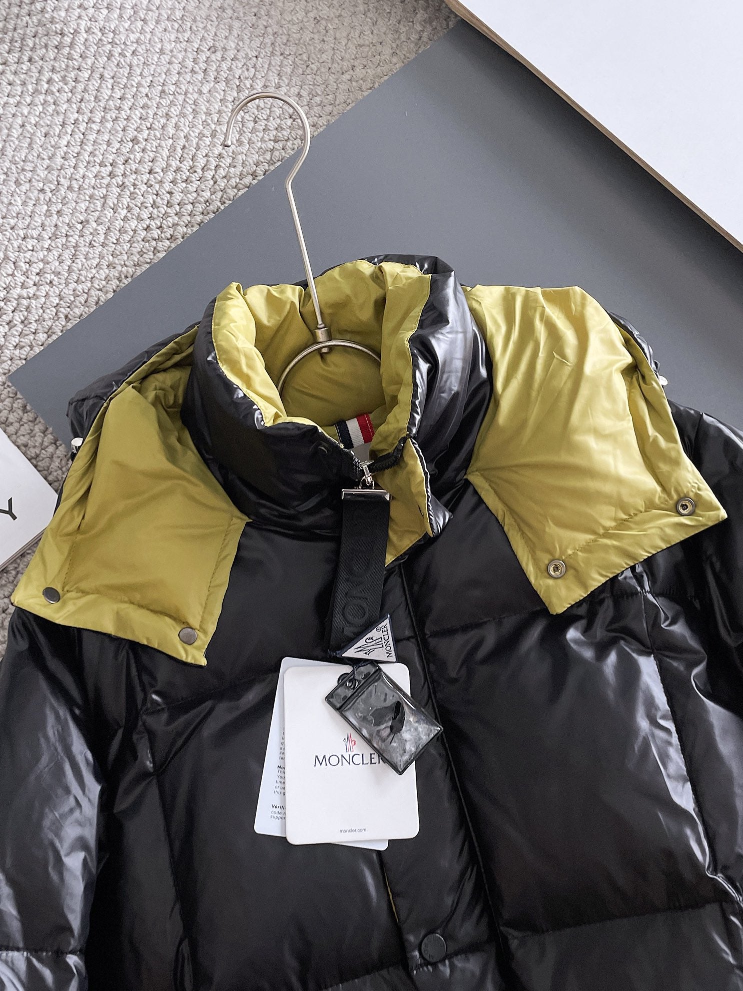 Moncler 2024 FW New Puffer Jacket | Unisex Colorblock Down Coat (M–3XL)